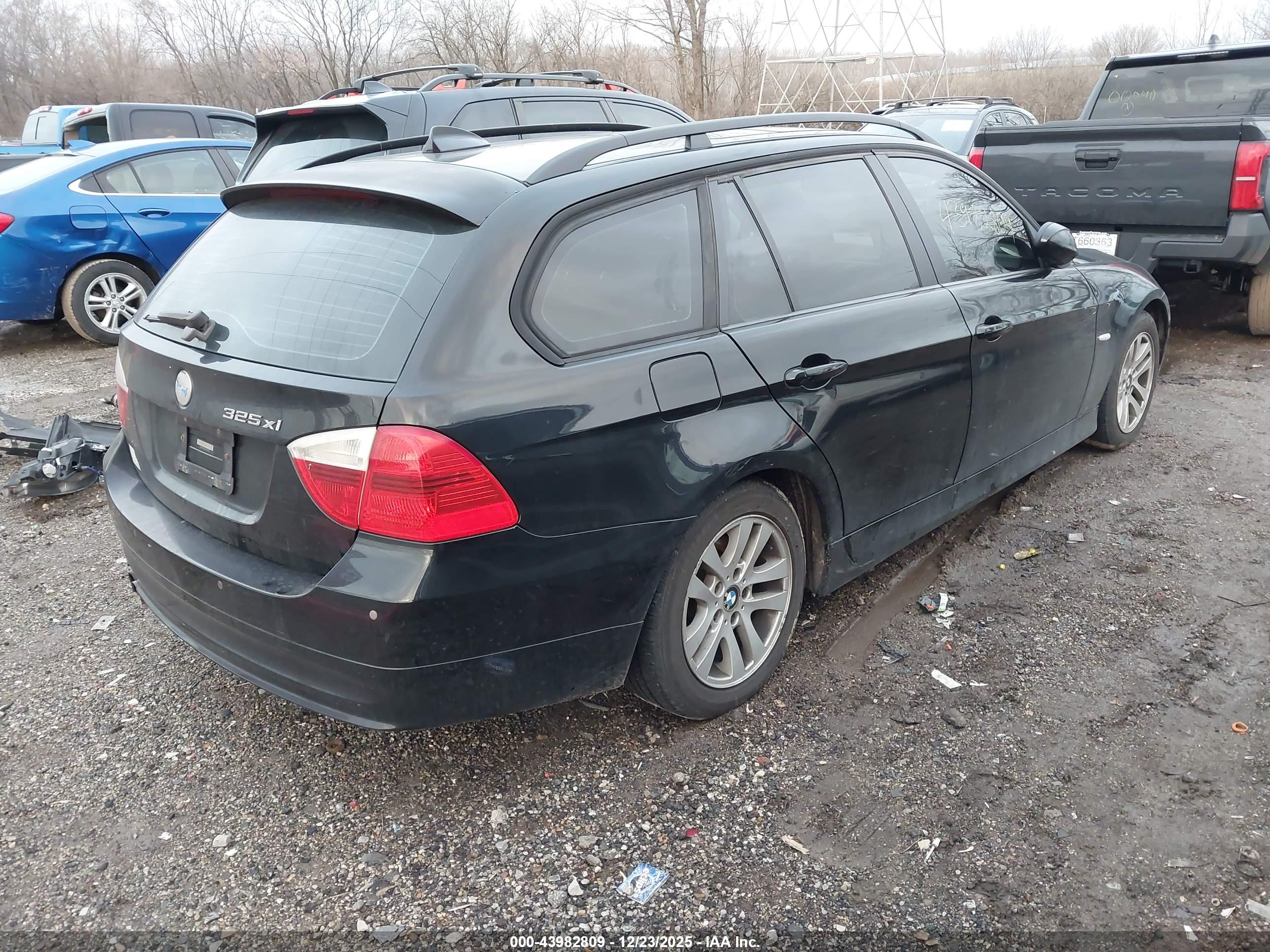 BMW 325XIT image 4
