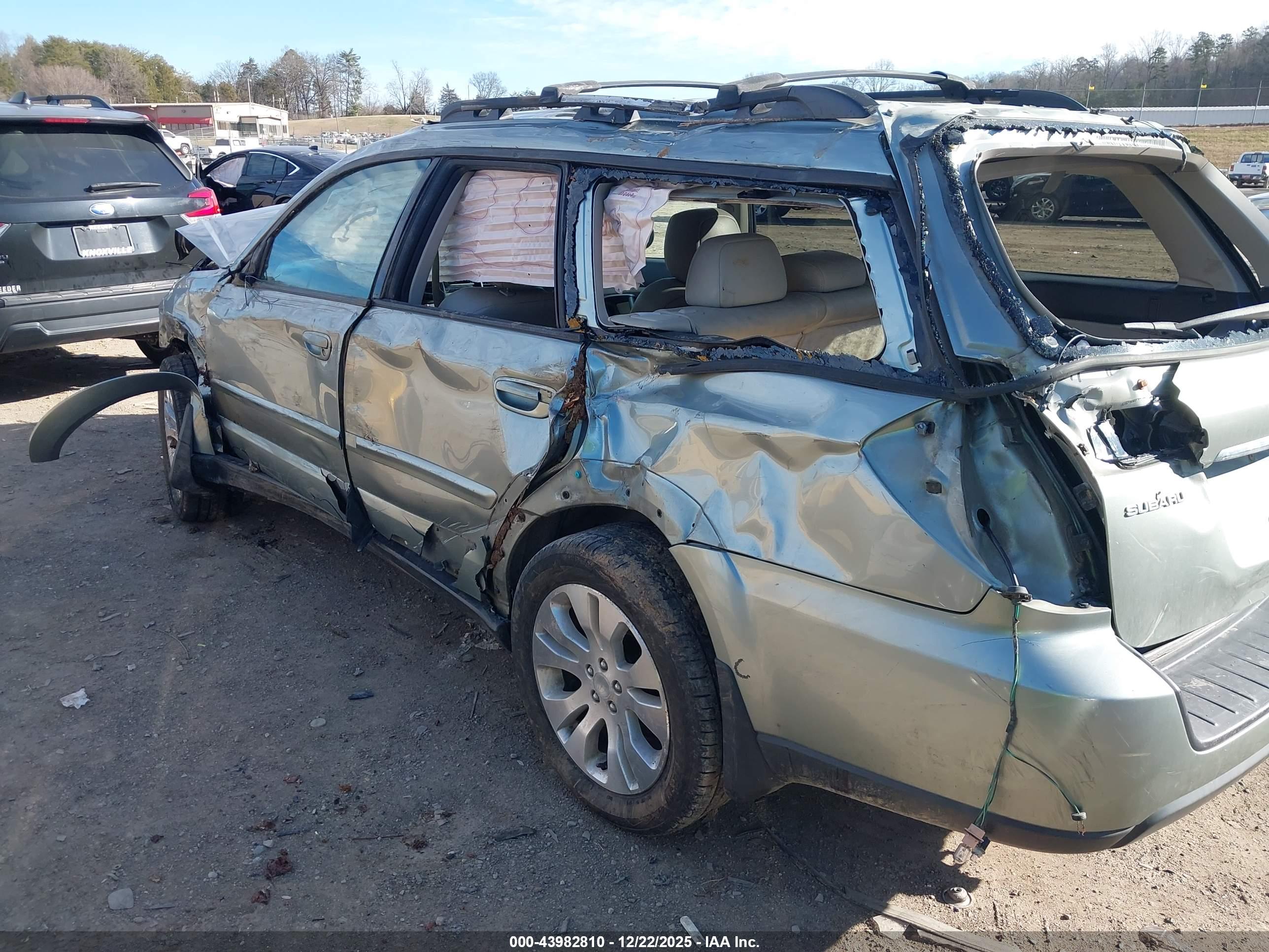 SUBARU OUTBACK image 3