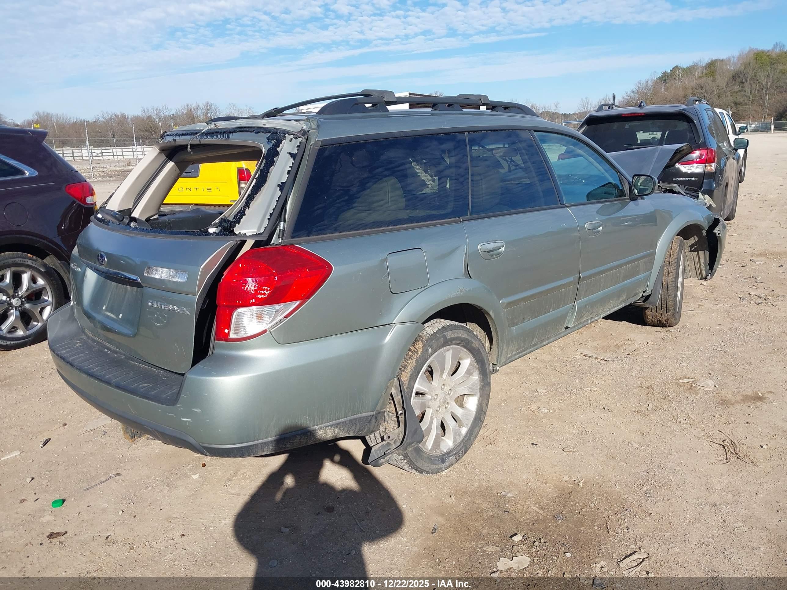 SUBARU OUTBACK image 4