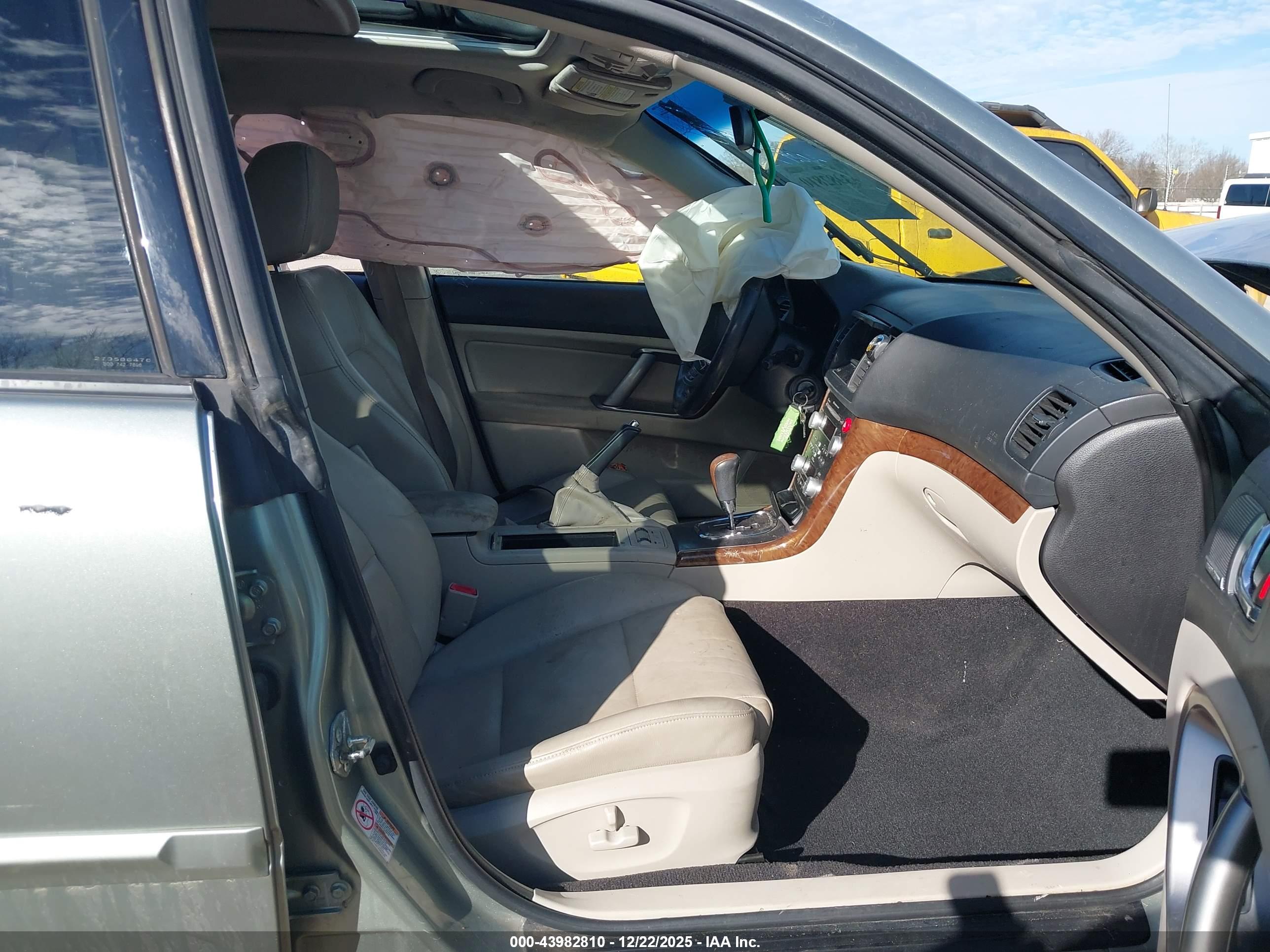 SUBARU OUTBACK image 5