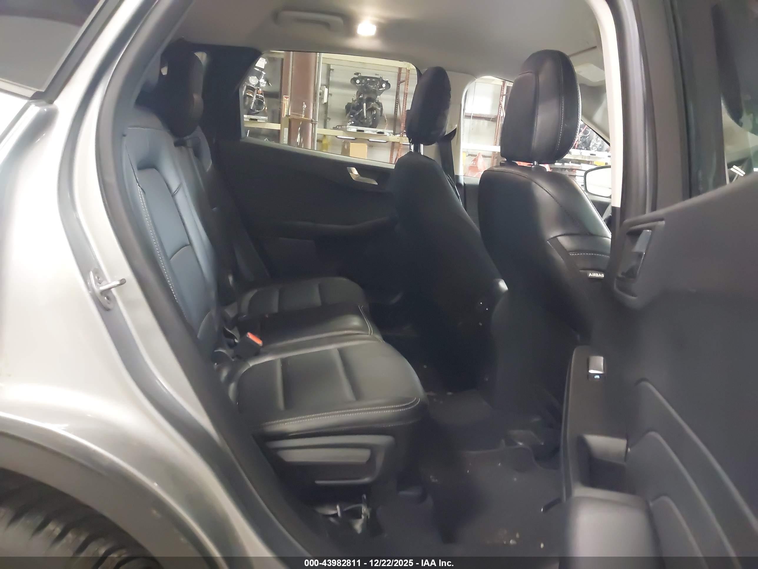 FORD ESCAPE image 8