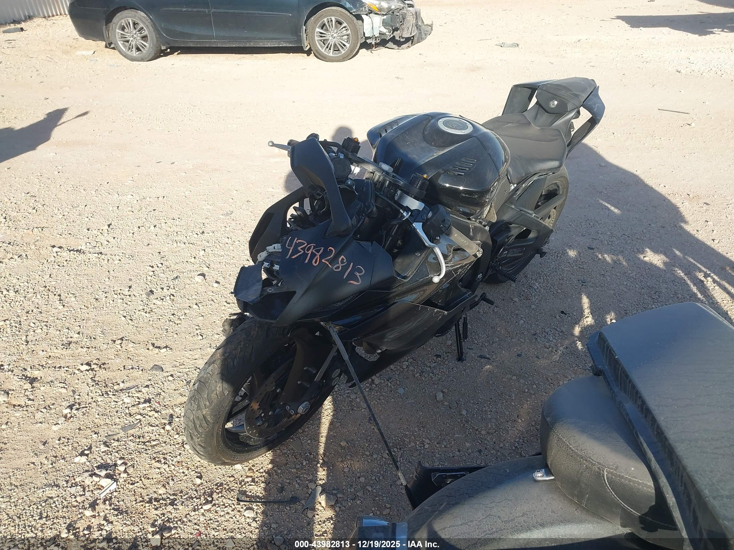YAMAHA YZFR6 image 2