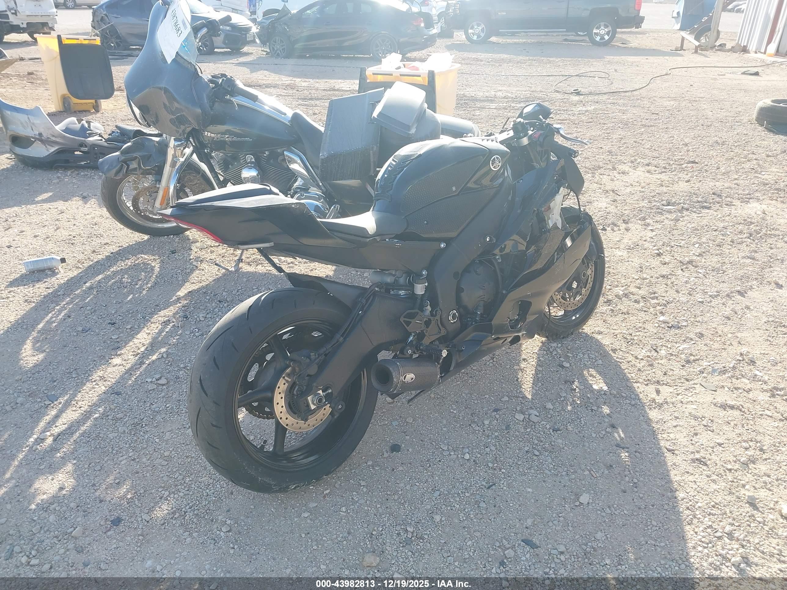 YAMAHA YZFR6 image 4