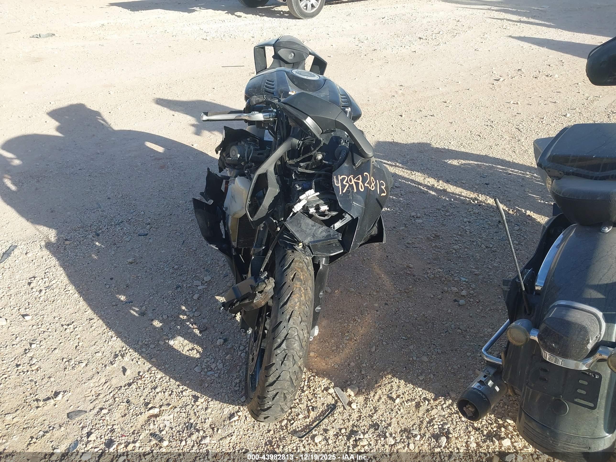 YAMAHA YZFR6 image 5