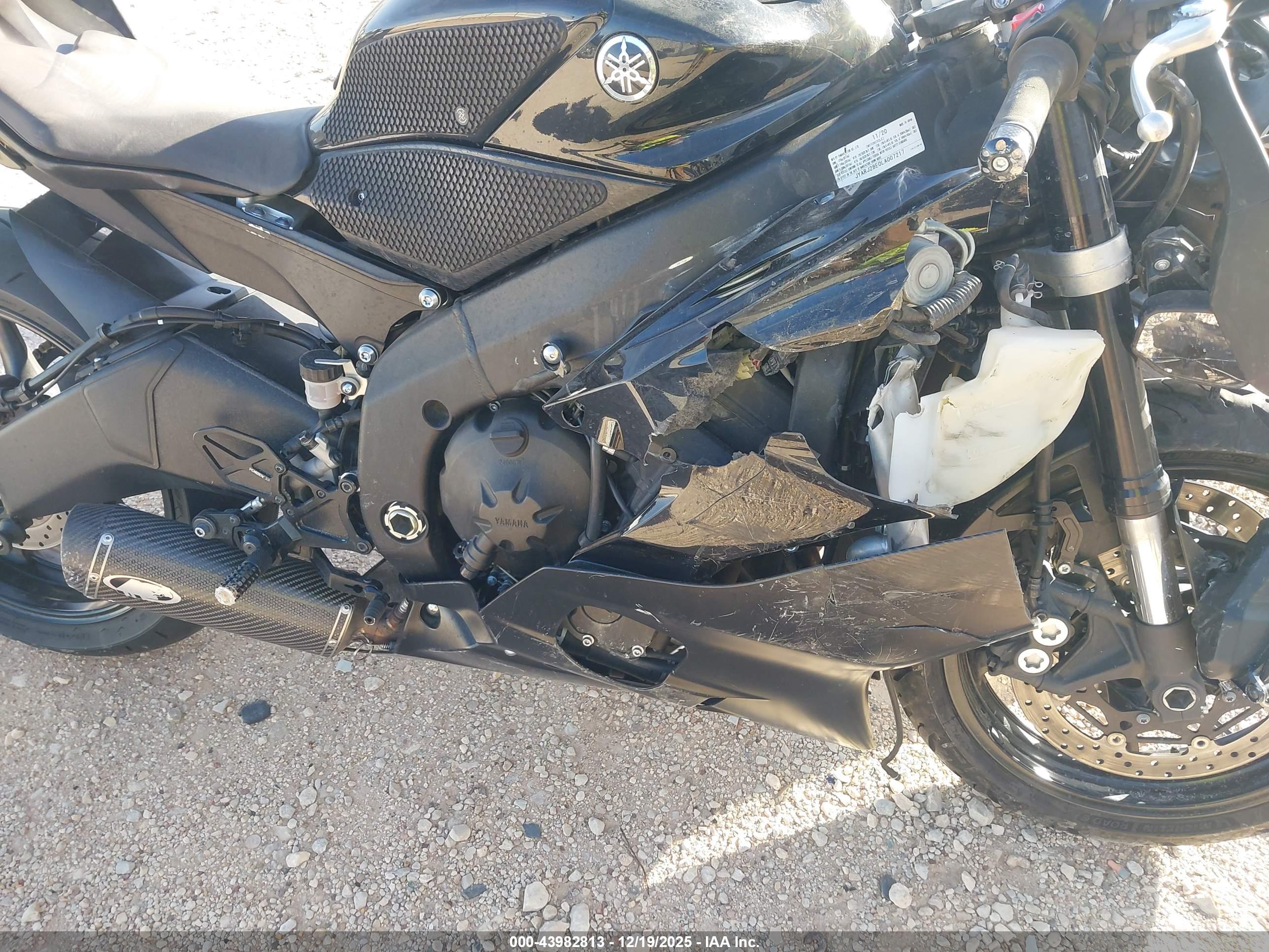 YAMAHA YZFR6 image 8