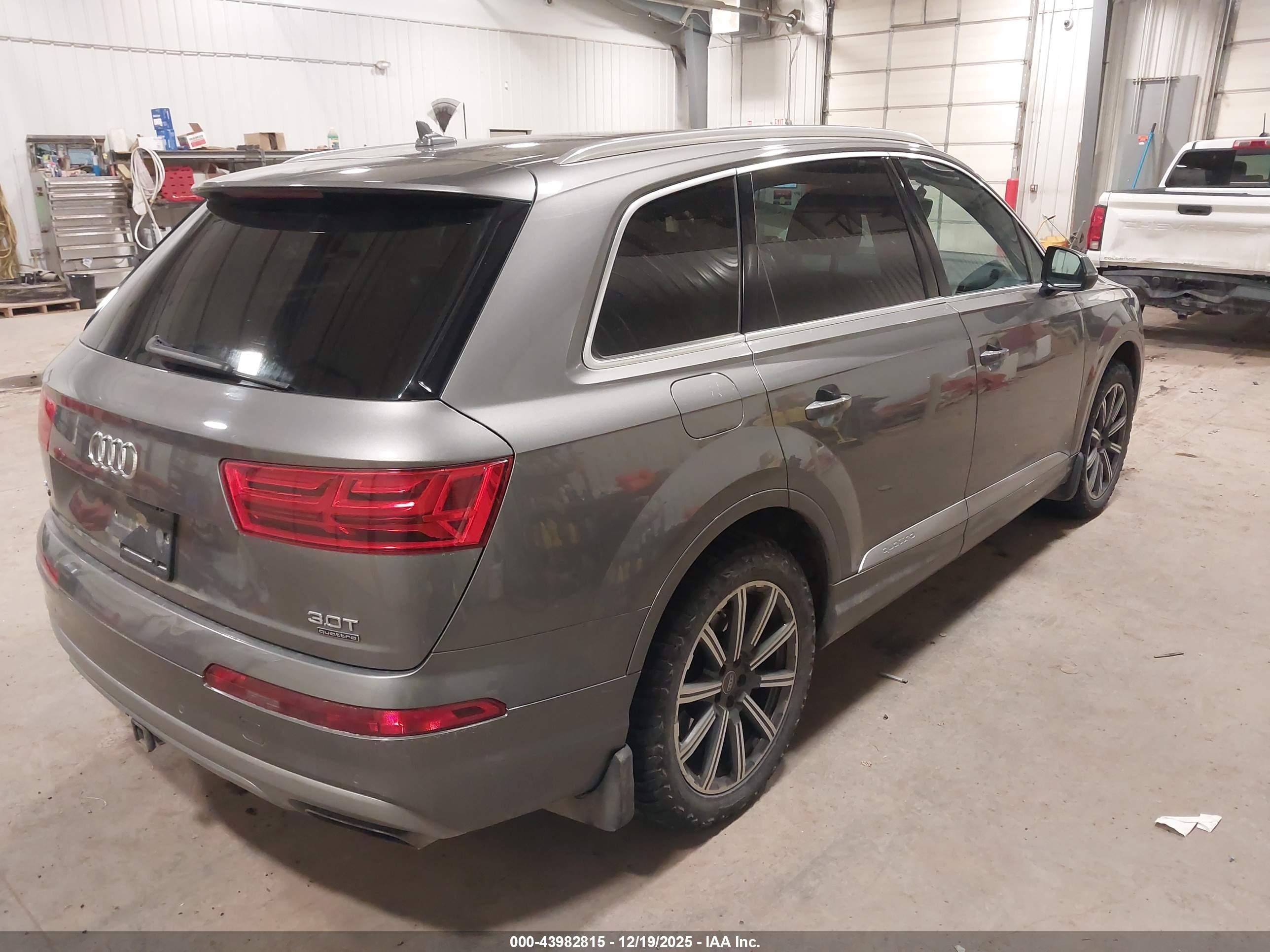 AUDI Q7 image 4