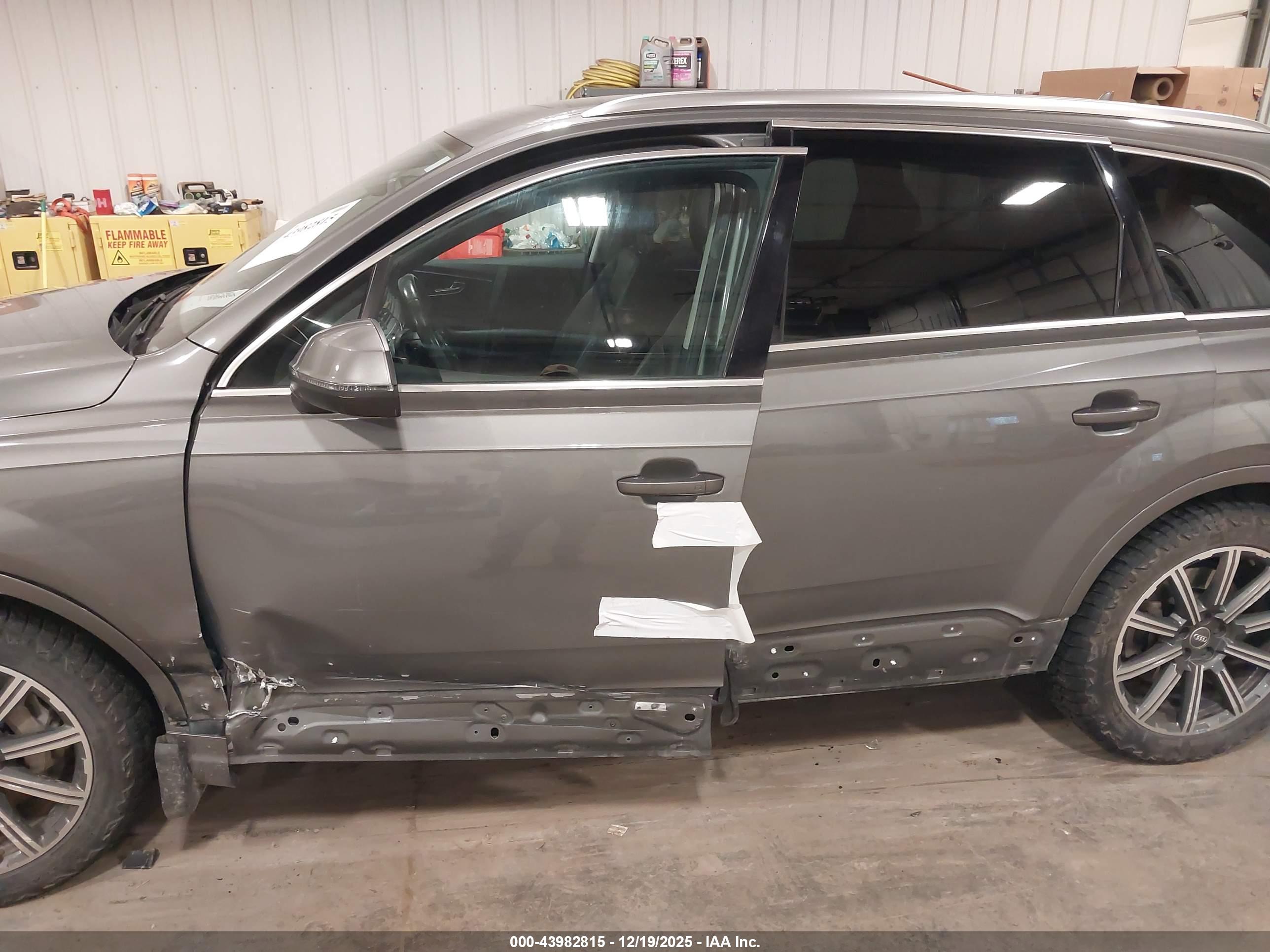 AUDI Q7 image 6