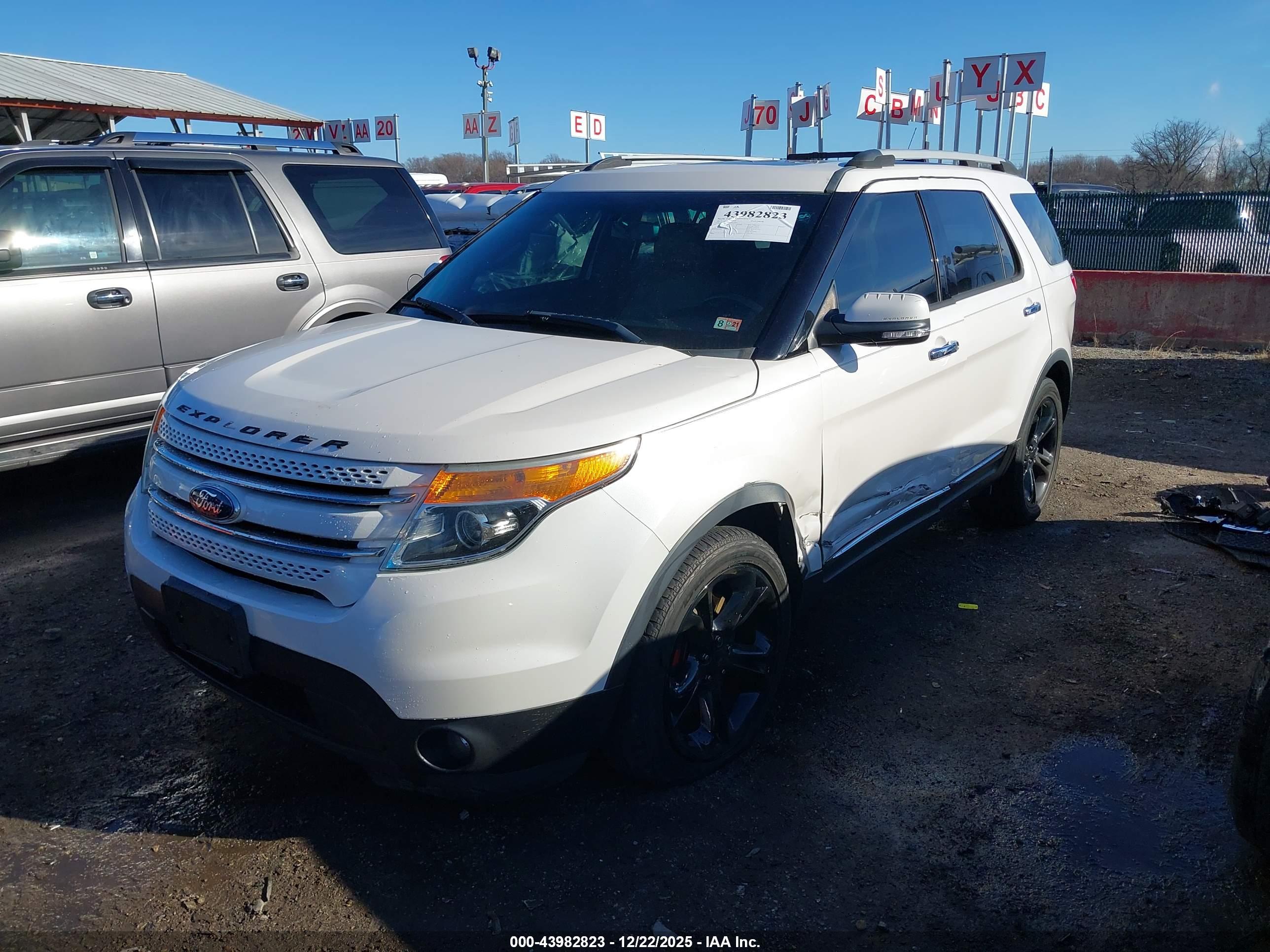 FORD EXPLORER image 2