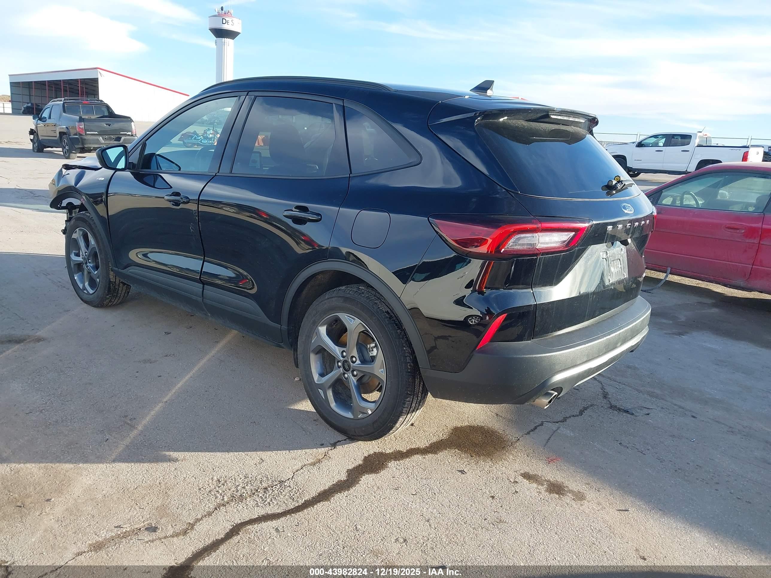 FORD ESCAPE image 3