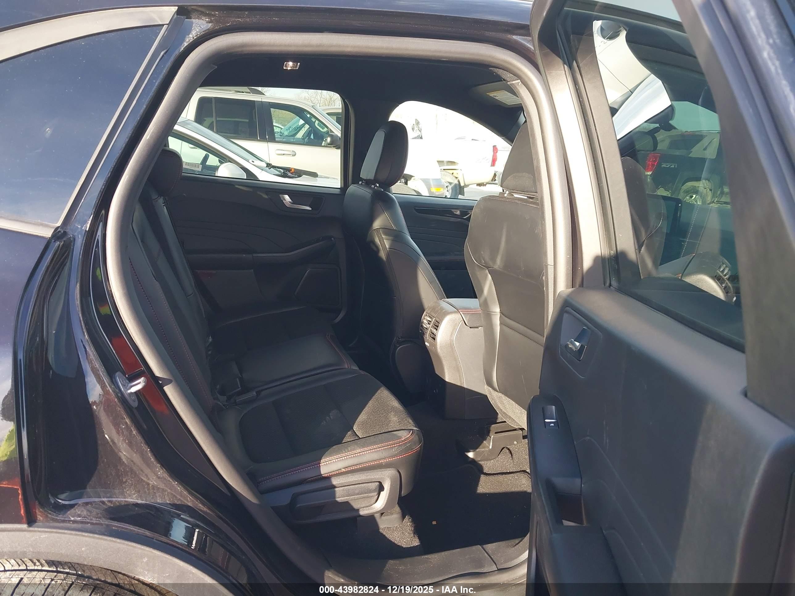 FORD ESCAPE image 8