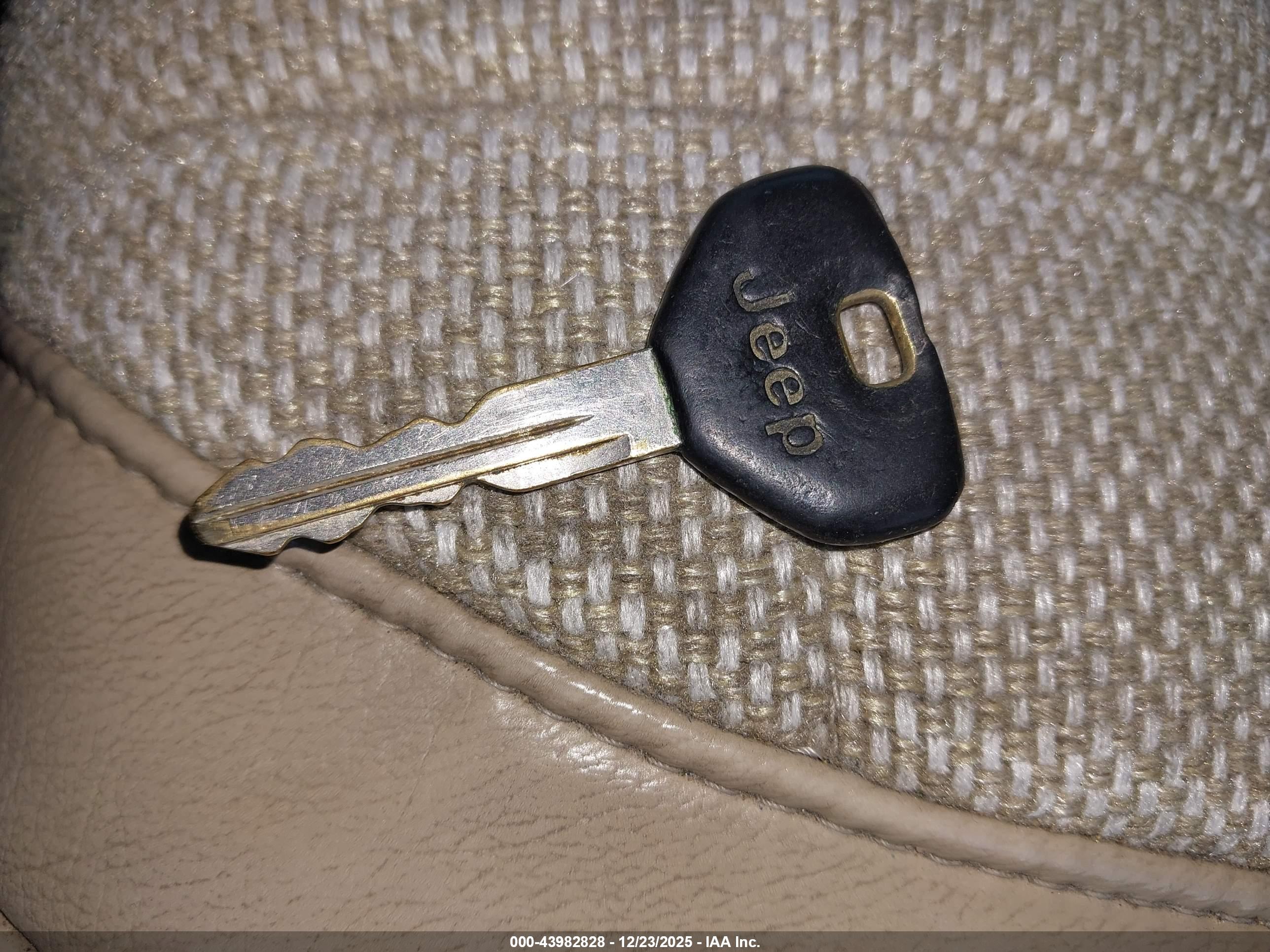 JEEP CHEROKEE image 11