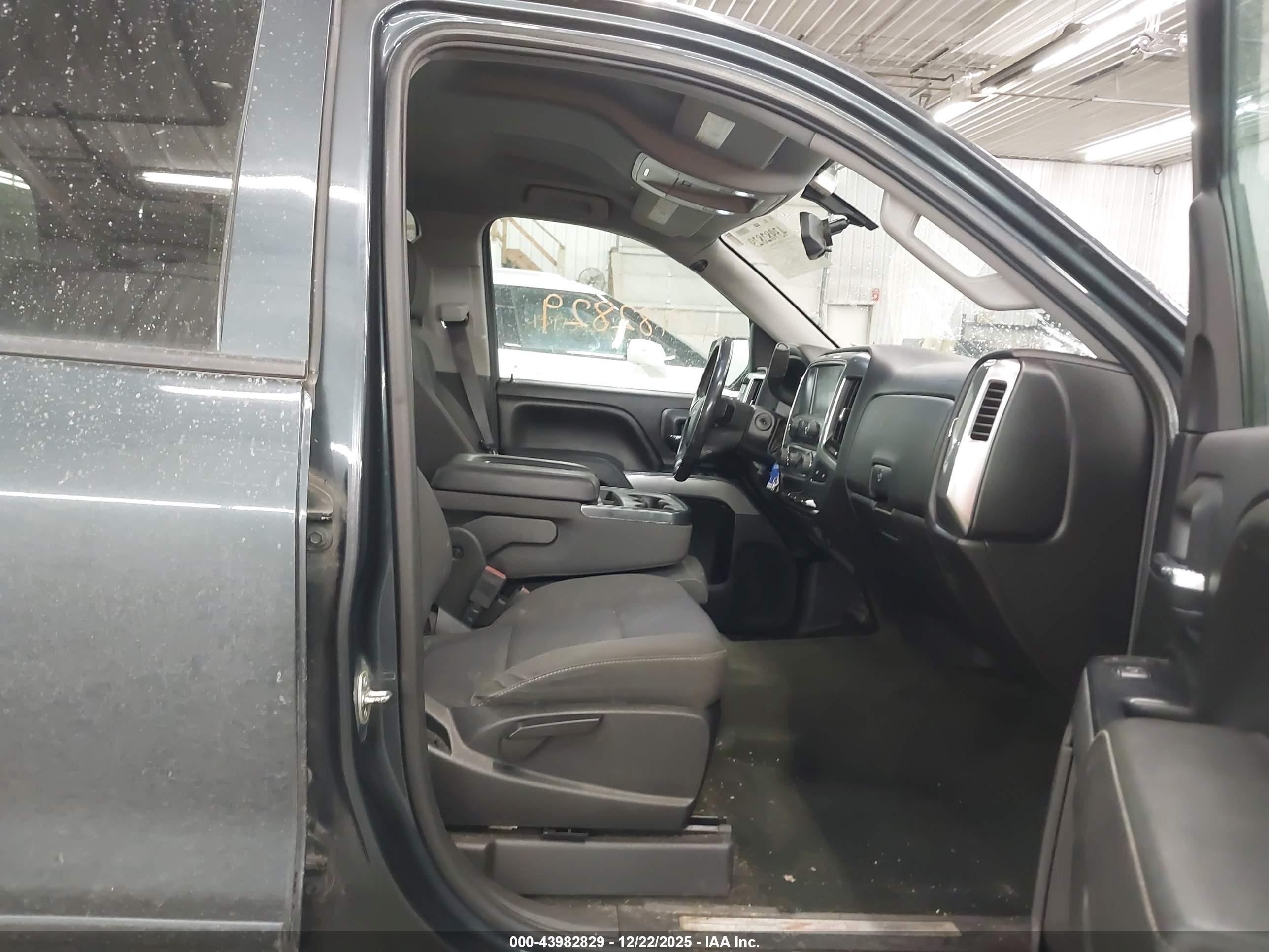 CHEVROLET SILVERADO image 5
