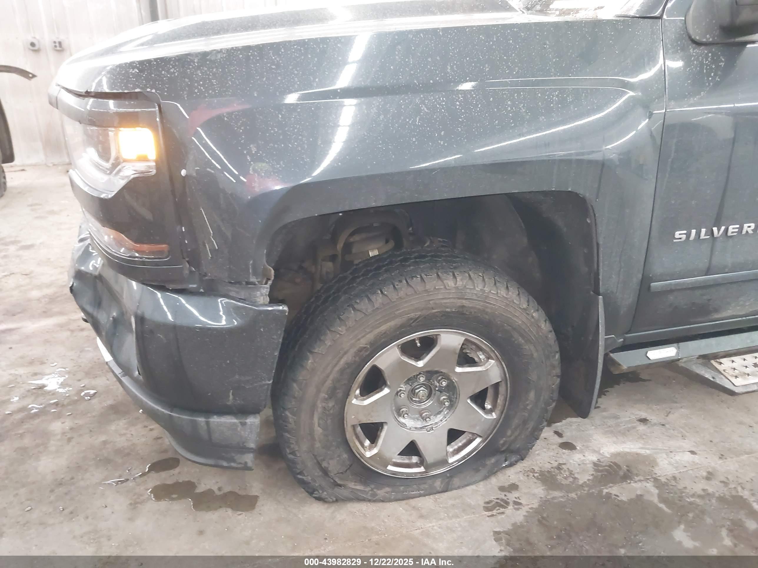 CHEVROLET SILVERADO image 6