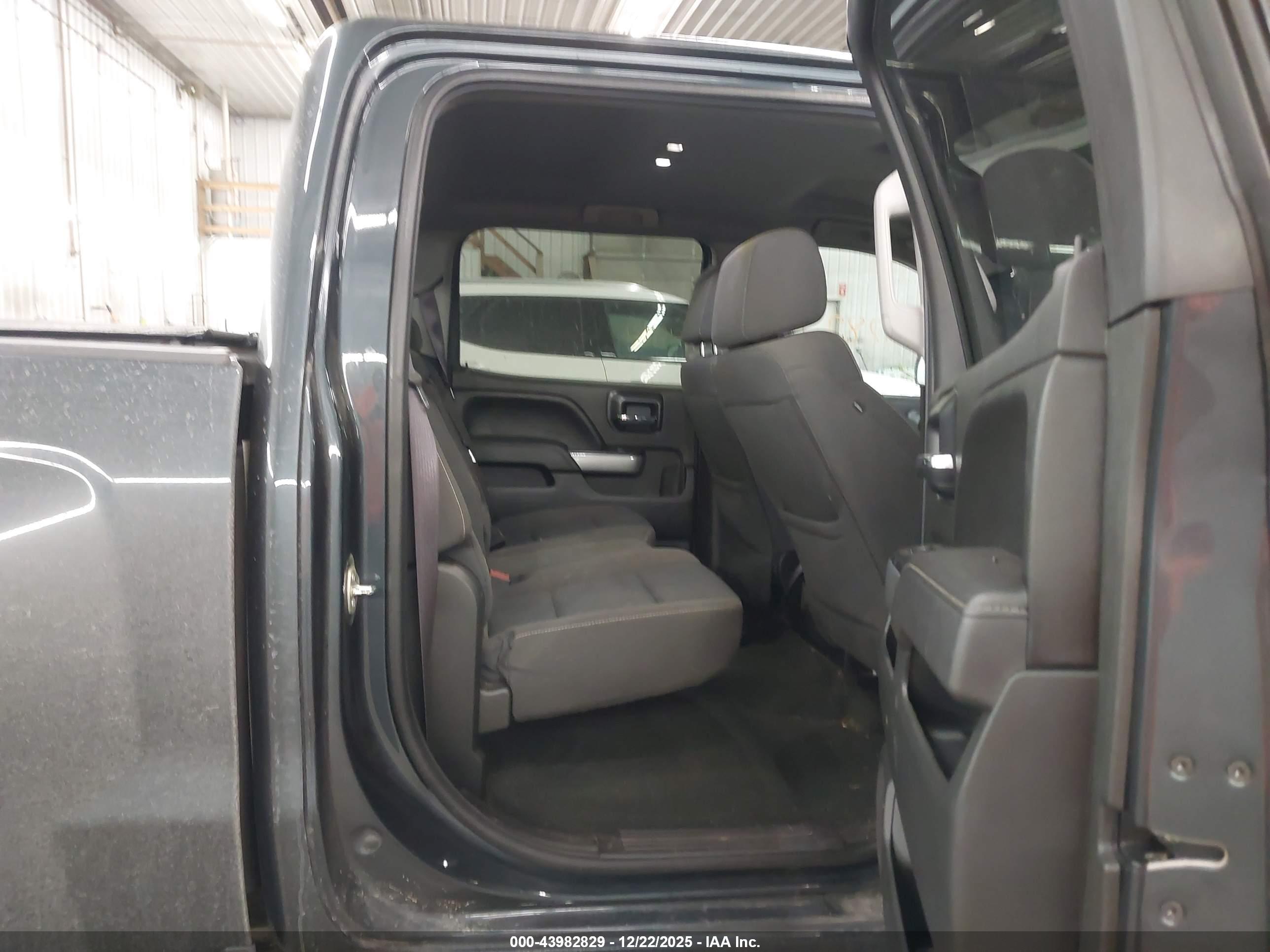 CHEVROLET SILVERADO image 8