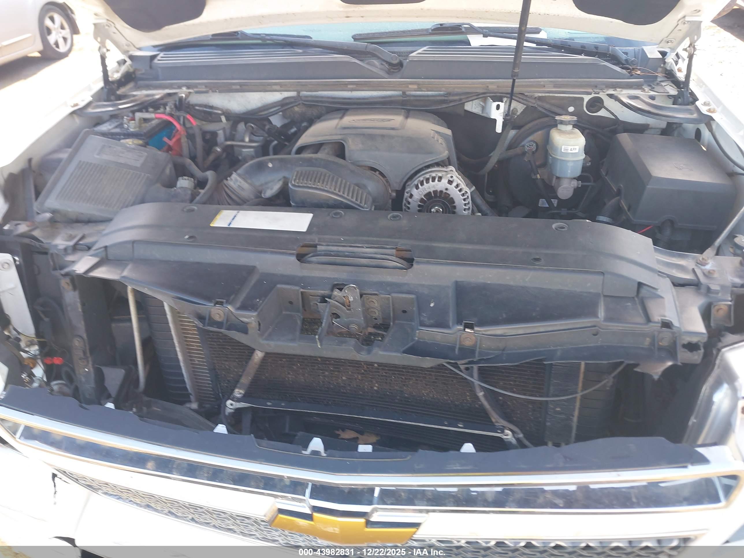 CHEVROLET SUBURBAN image 10