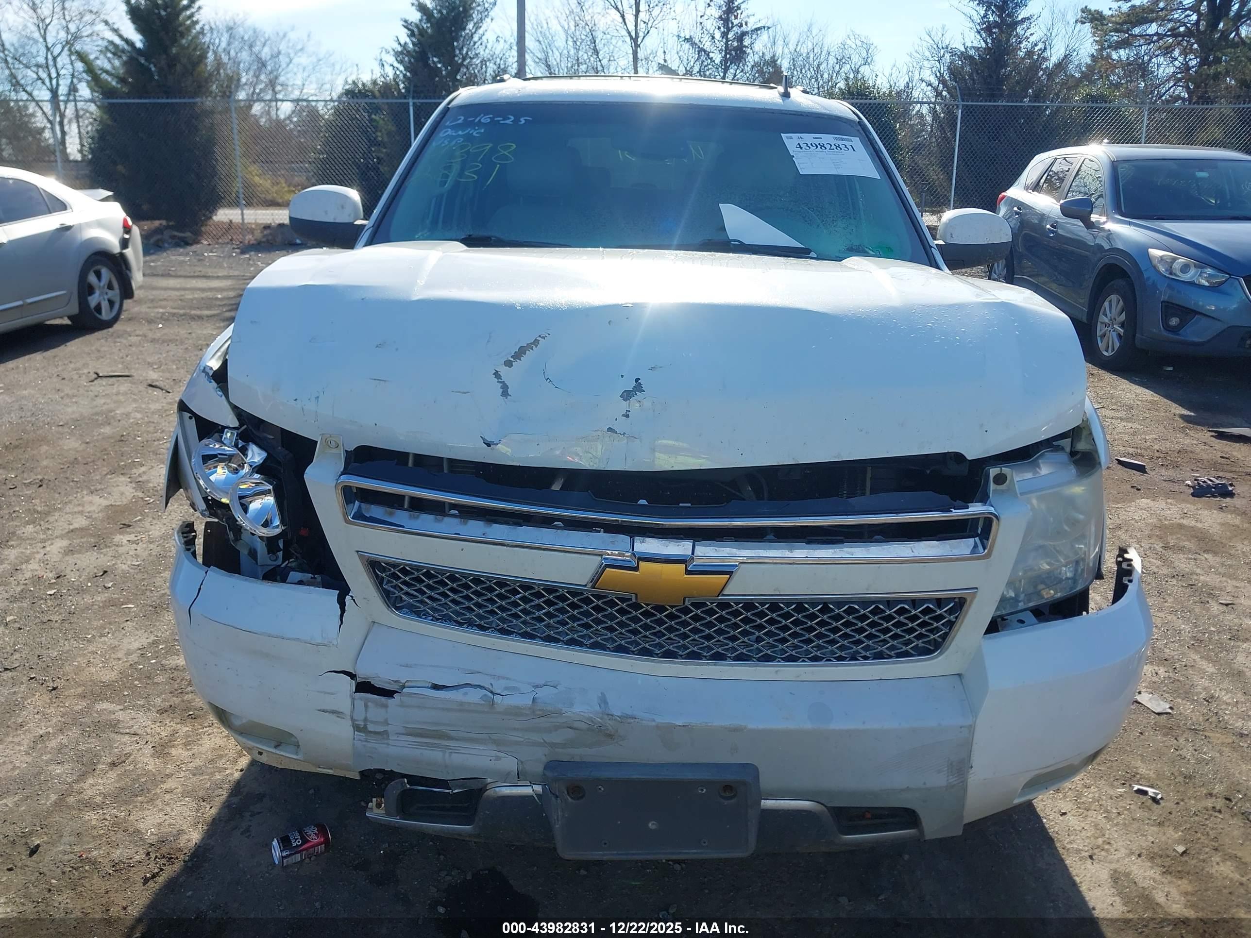 CHEVROLET SUBURBAN image 6