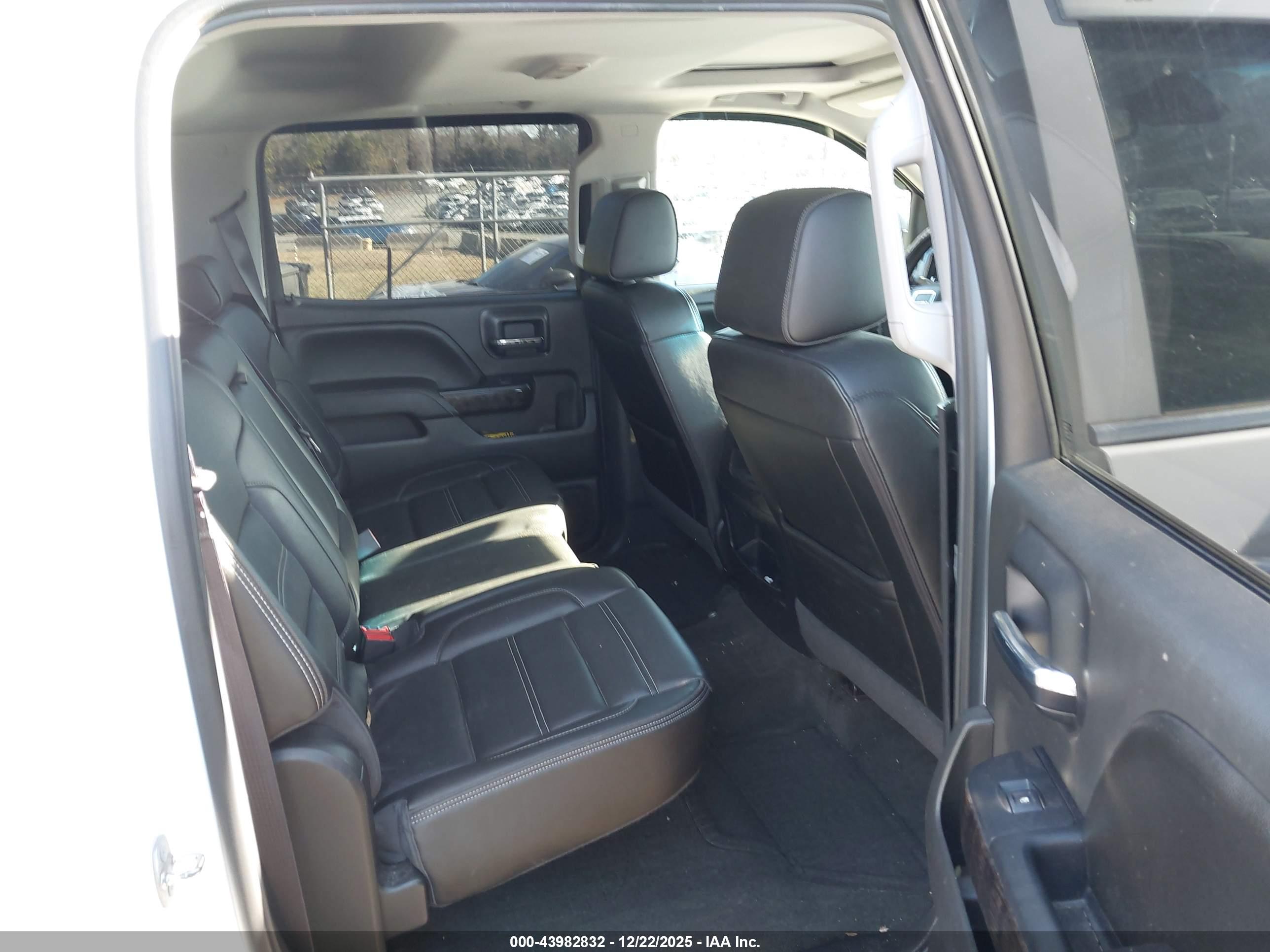 GMC SIERRA image 8