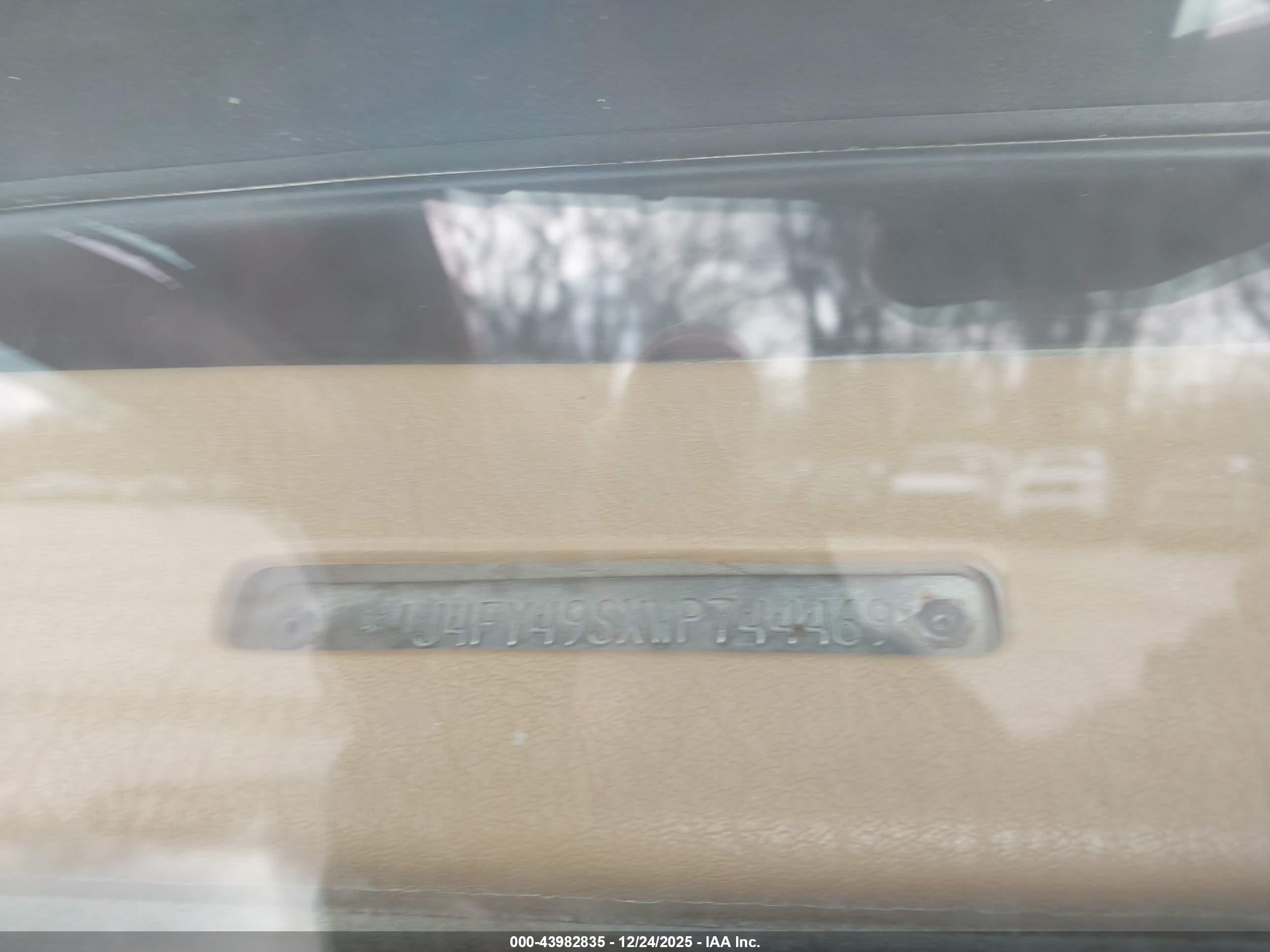 JEEP WRANGLER image 9