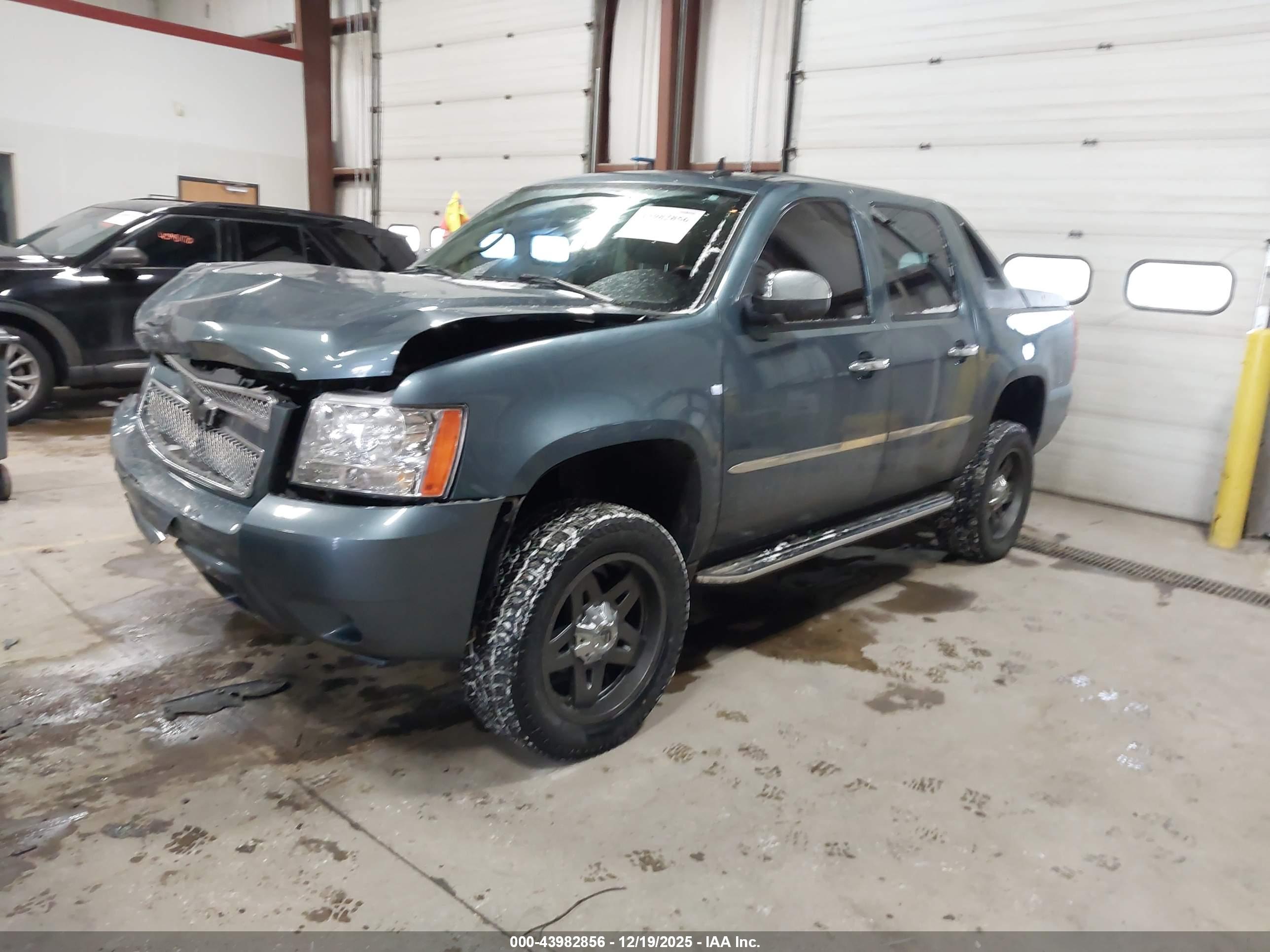 CHEVROLET AVALANCHE image 2