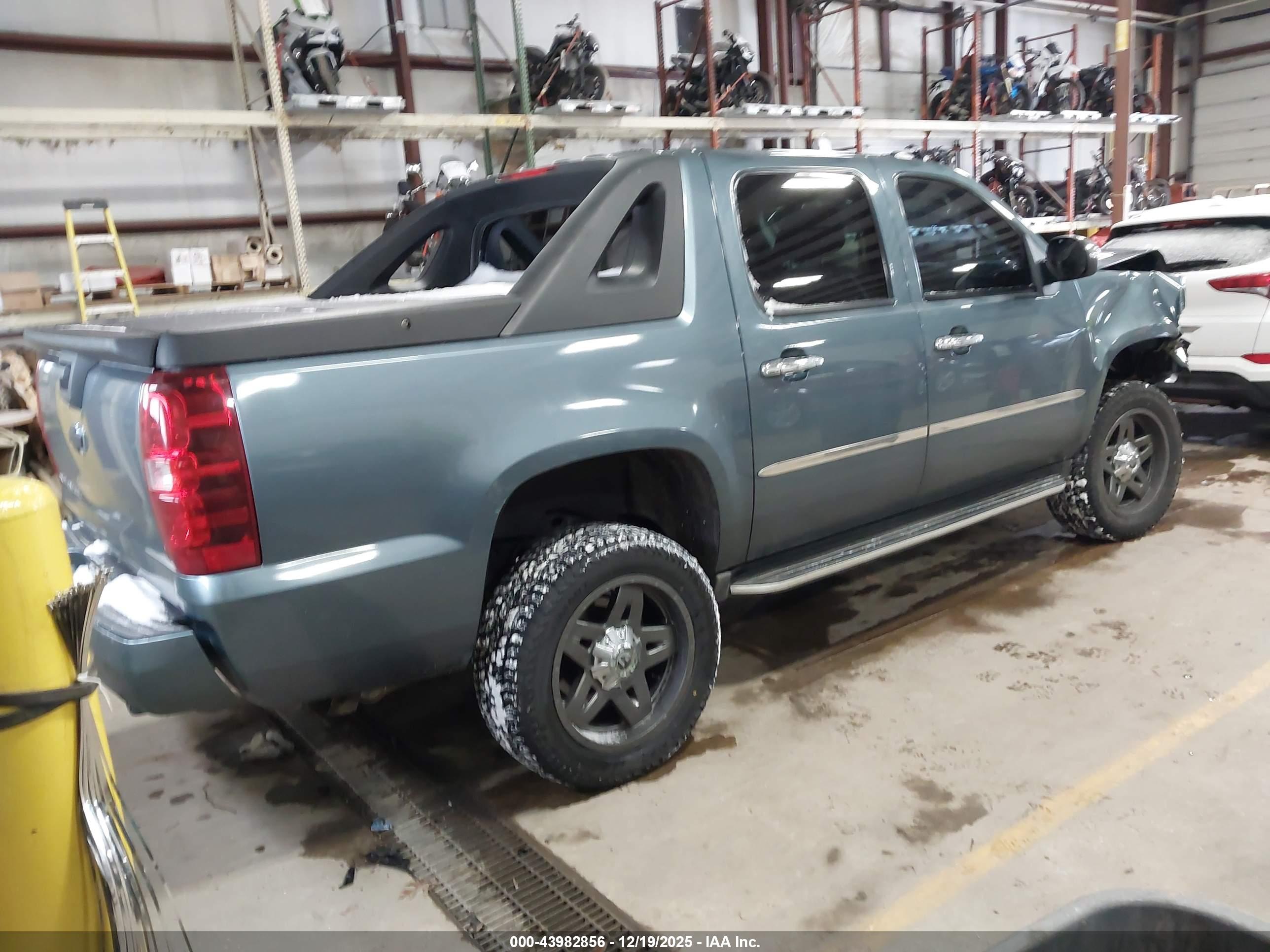 CHEVROLET AVALANCHE image 4