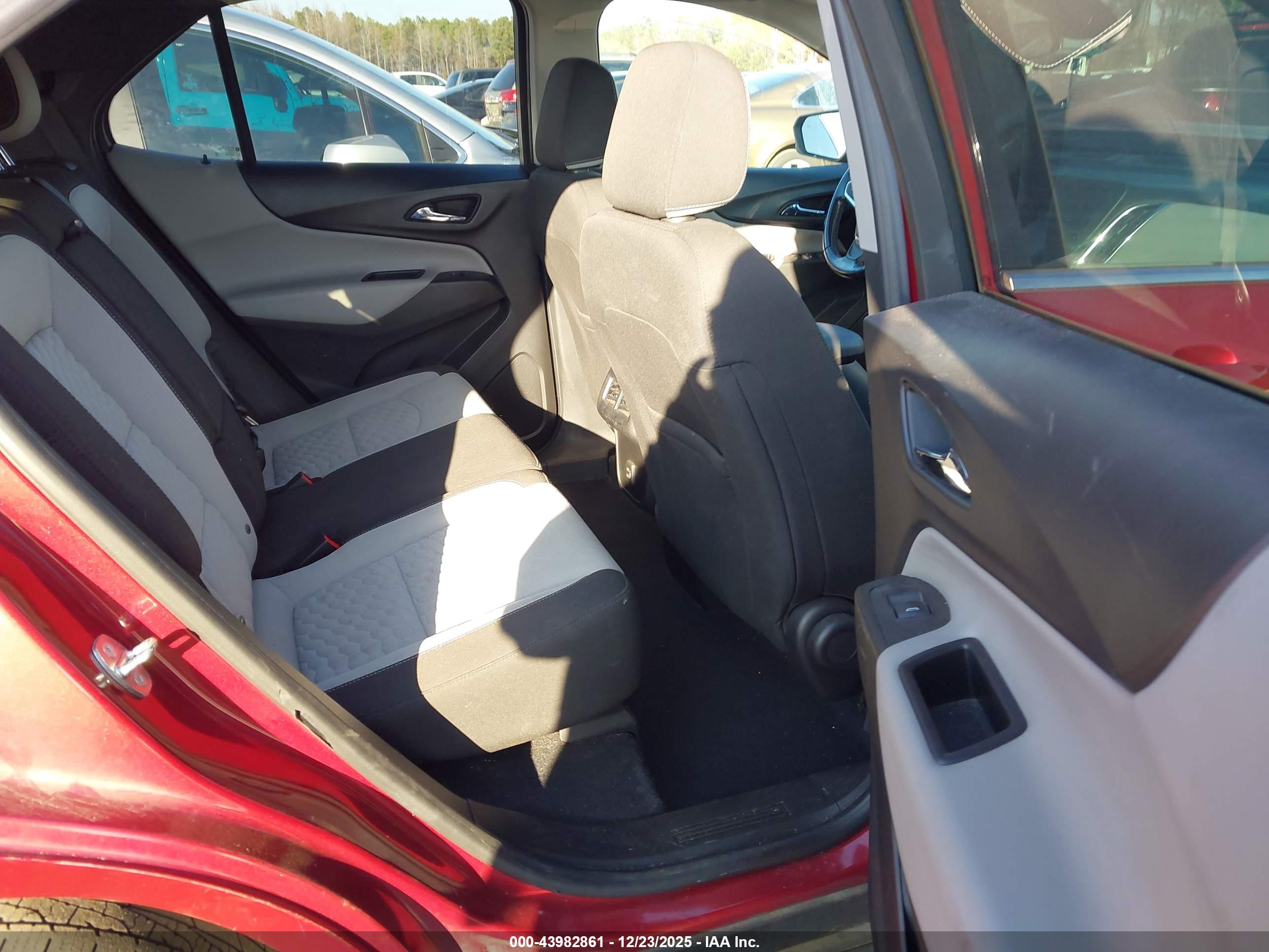 CHEVROLET EQUINOX image 8