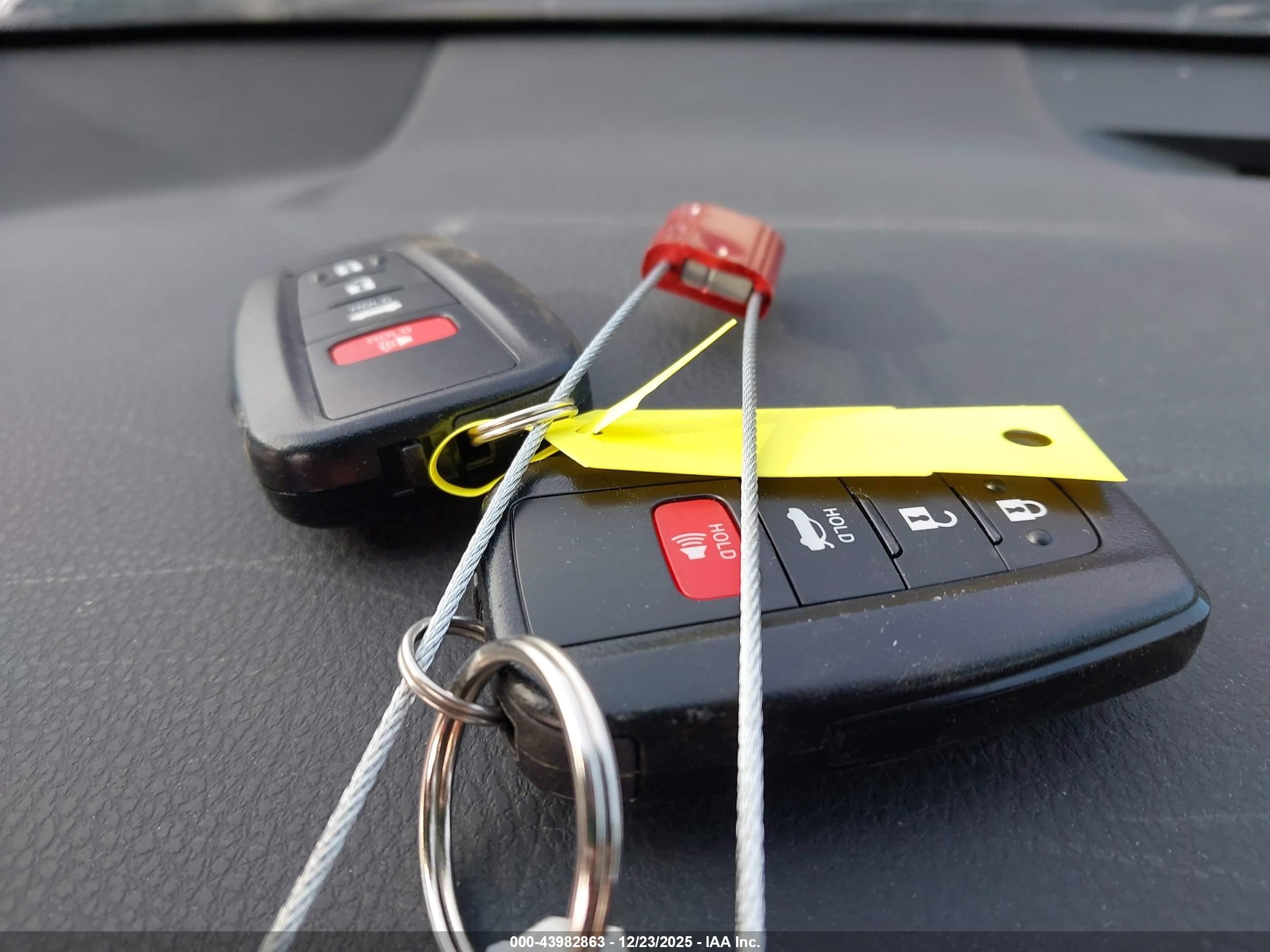 TOYOTA CAMRY image 11