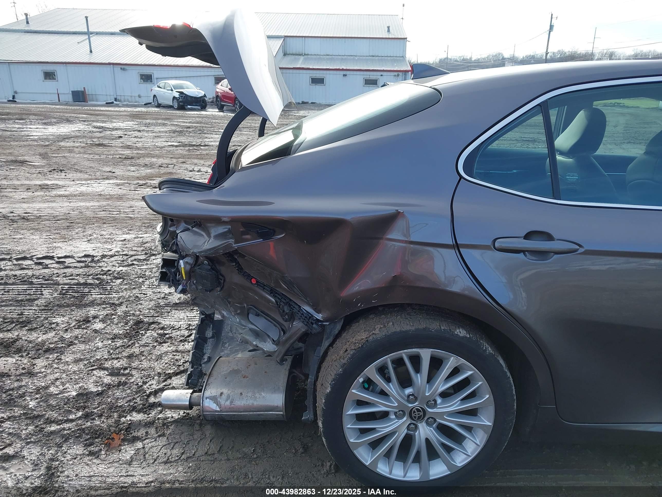 TOYOTA CAMRY image 6