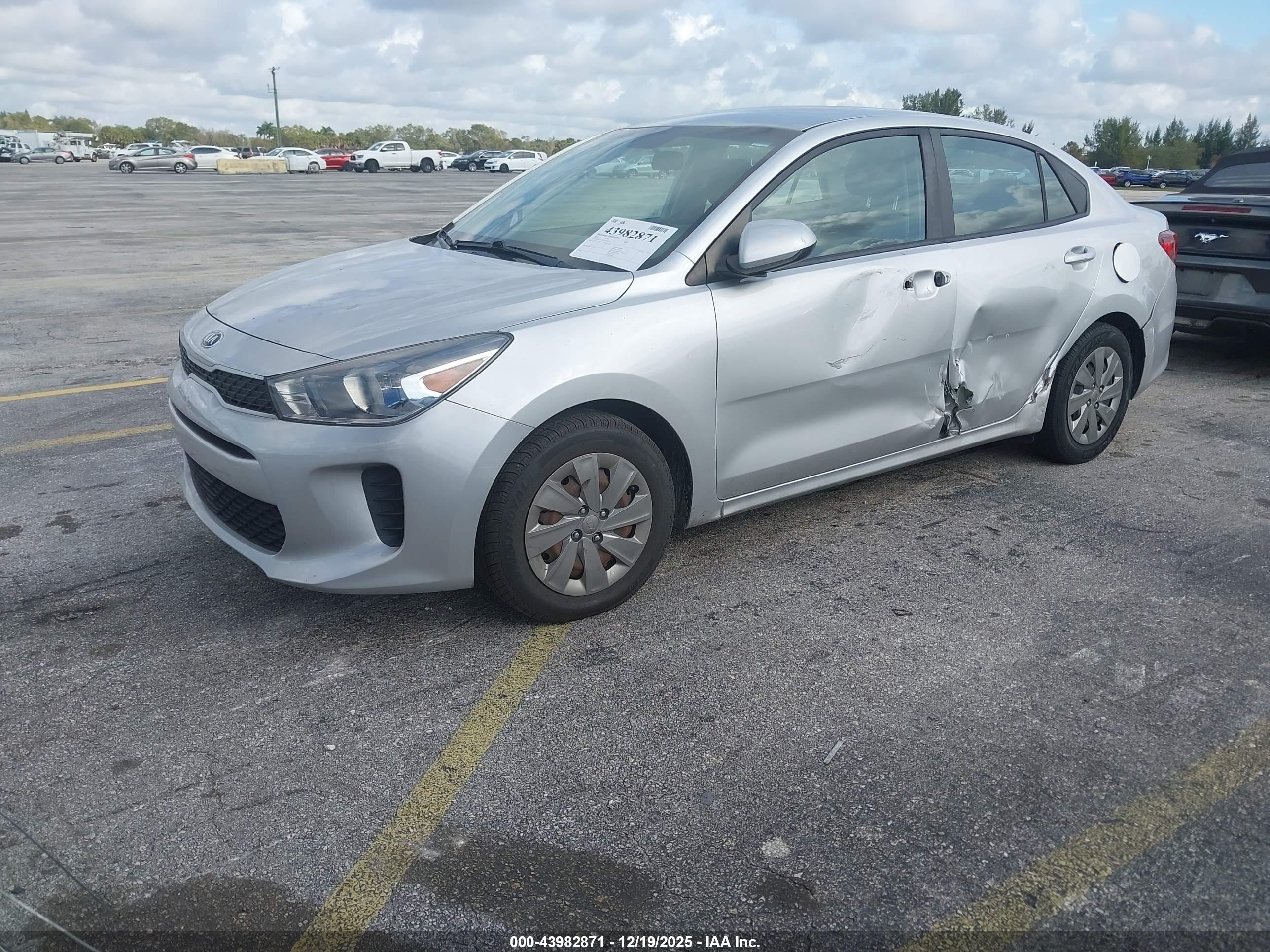 KIA RIO image 2
