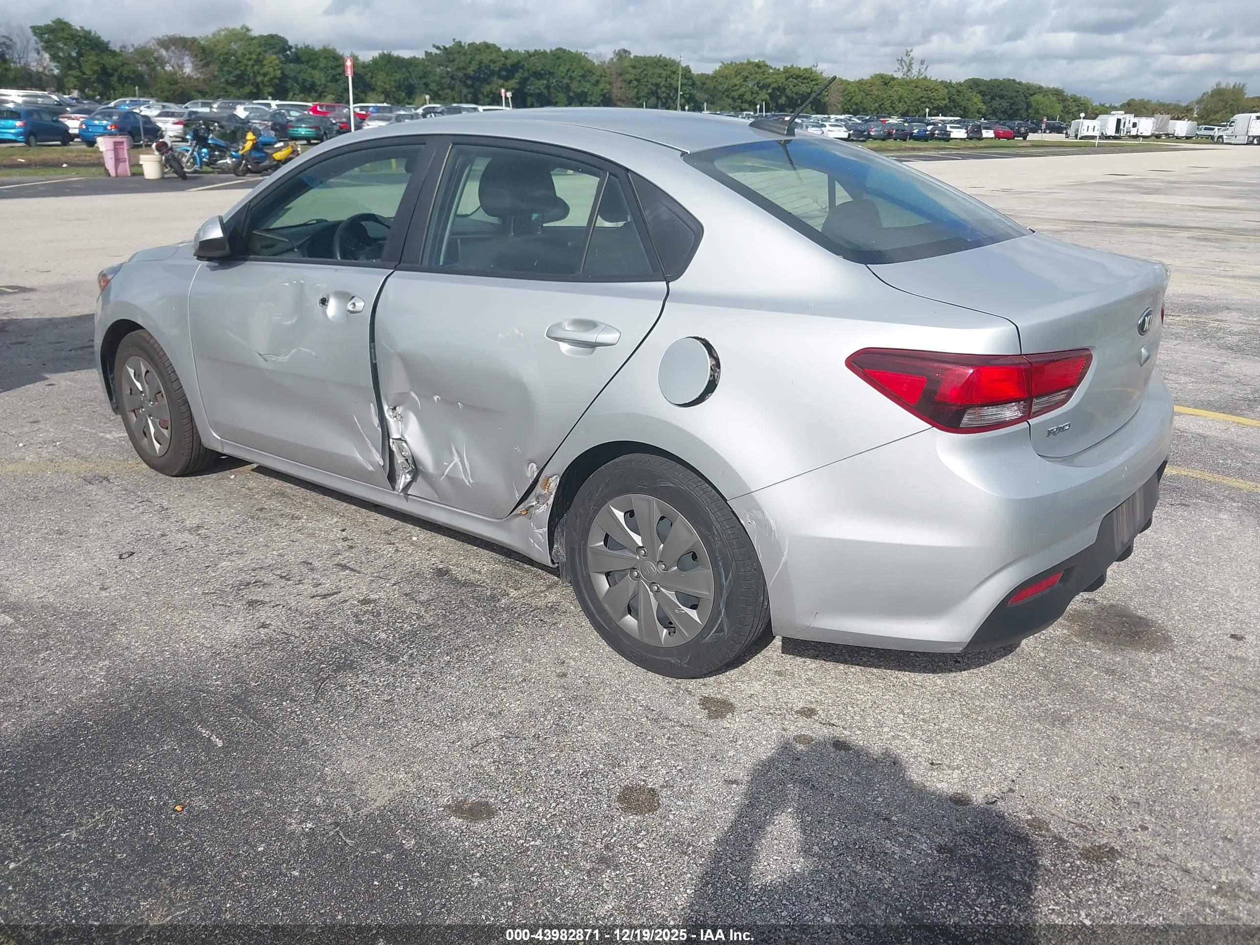 KIA RIO image 3