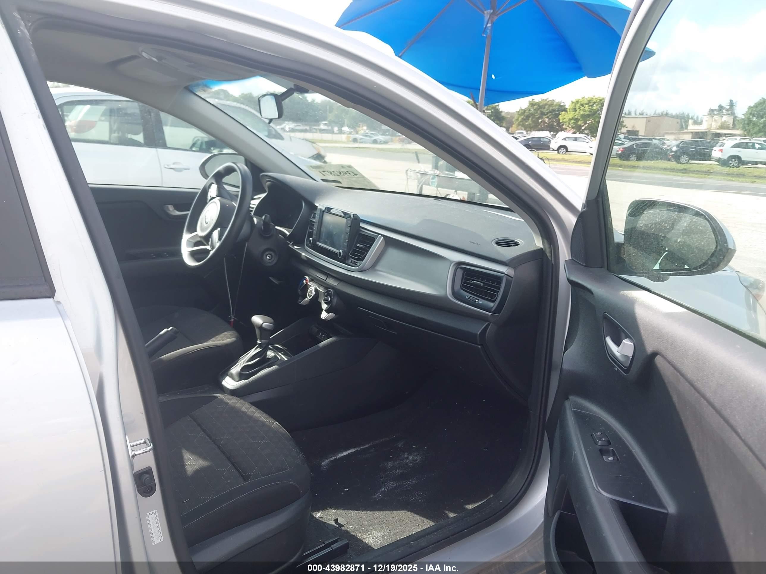 KIA RIO image 5