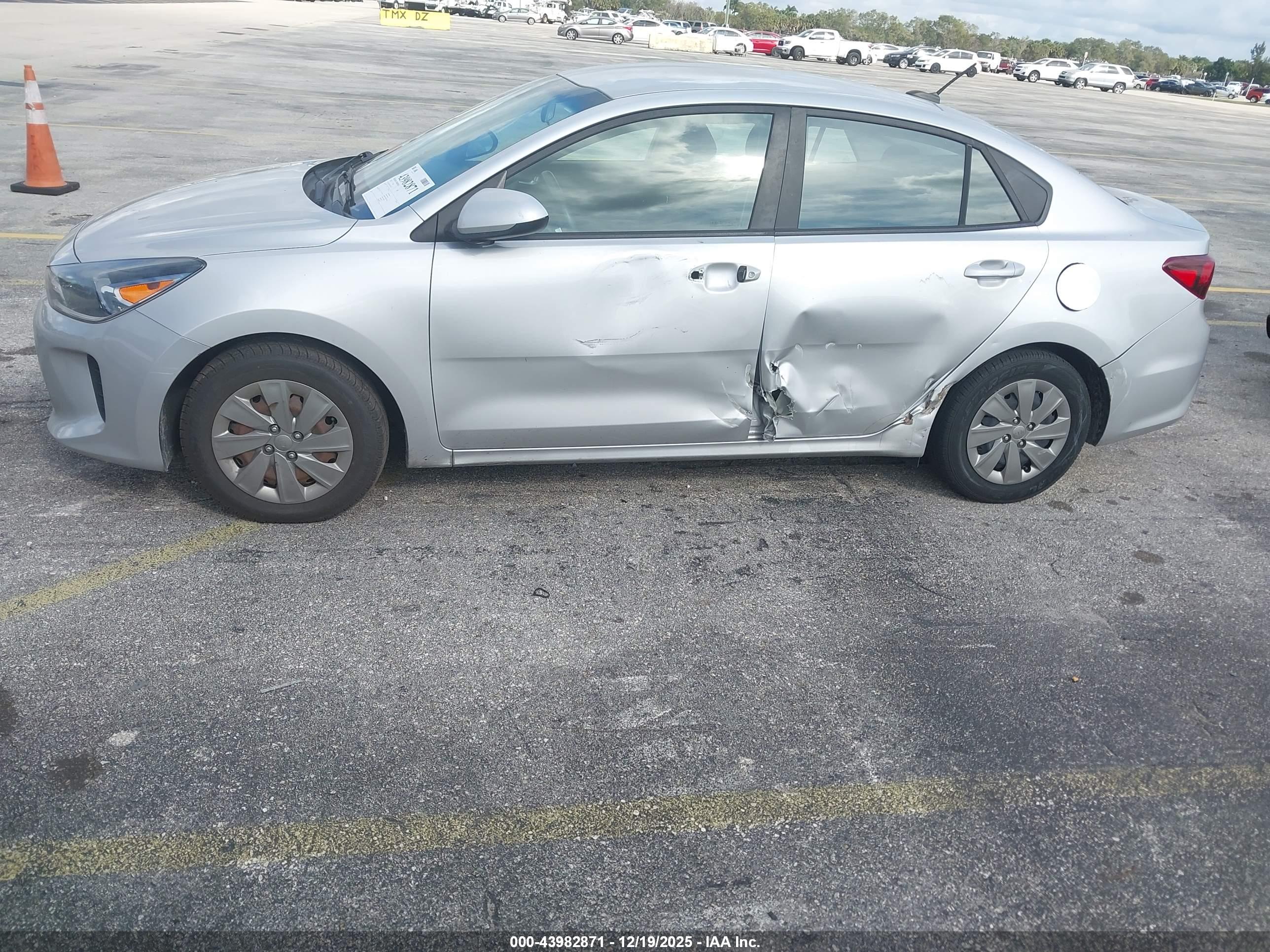 KIA RIO image 6