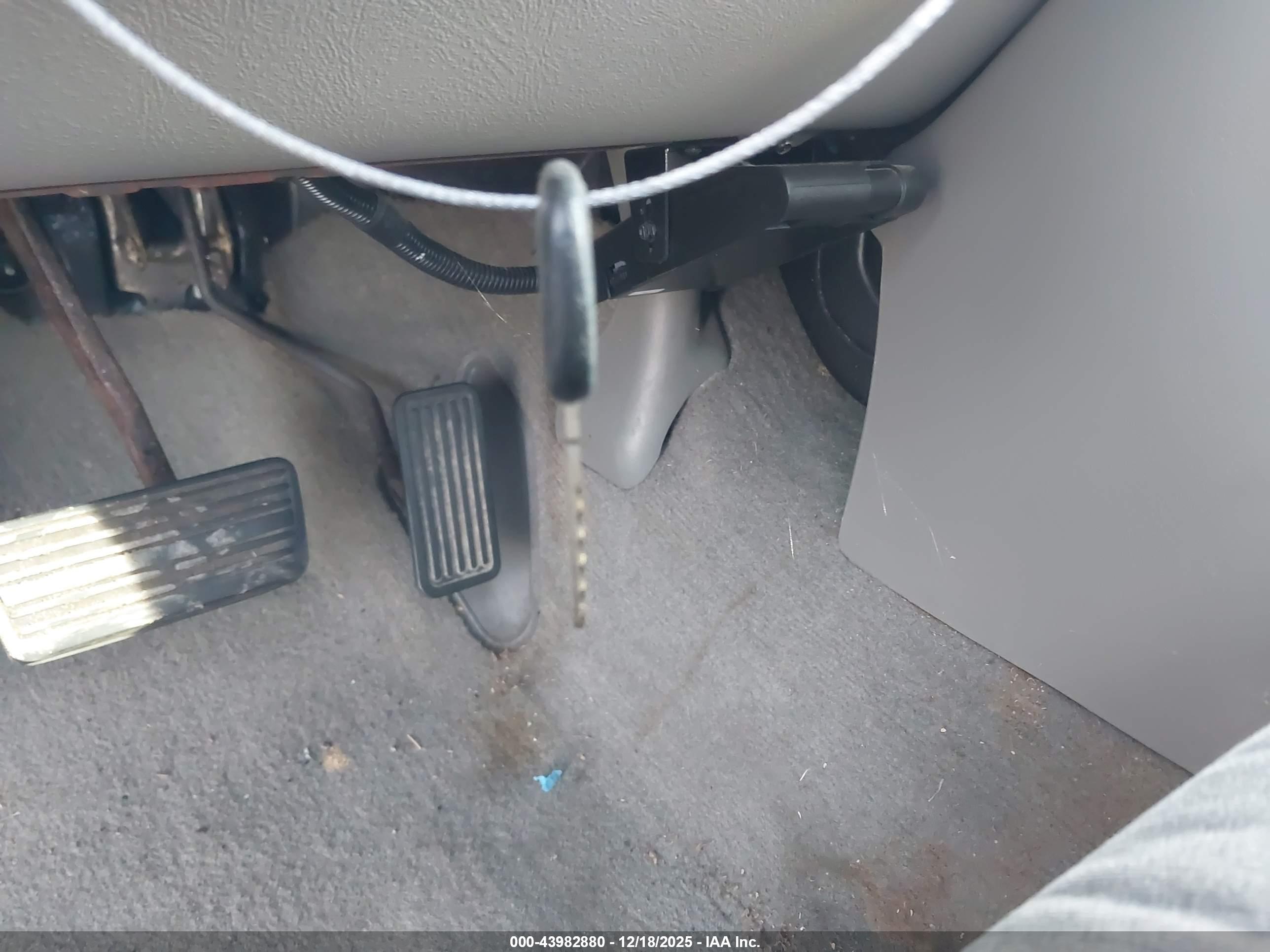 CHEVROLET SILVERADO image 11