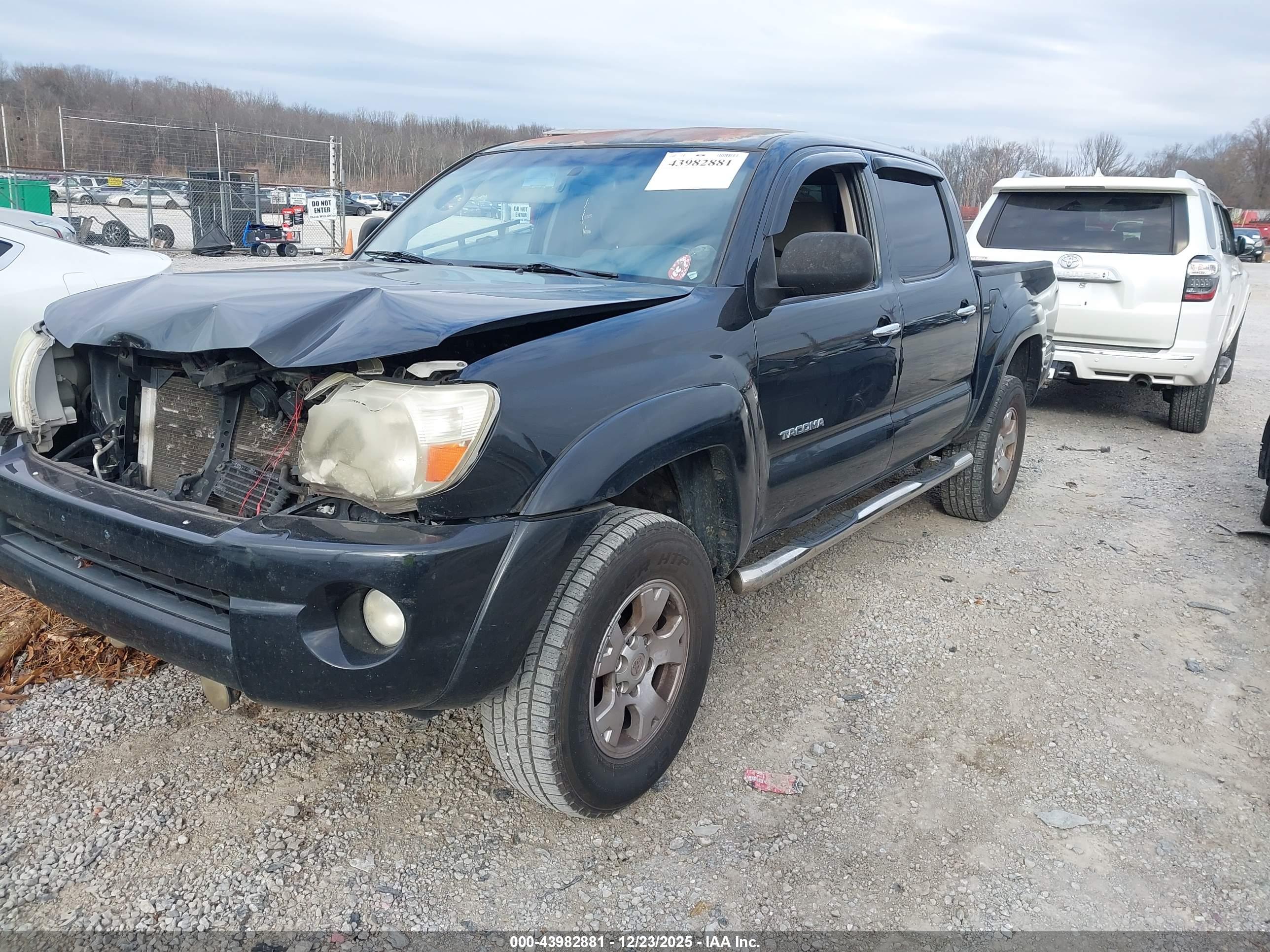 TOYOTA TACOMA image 2
