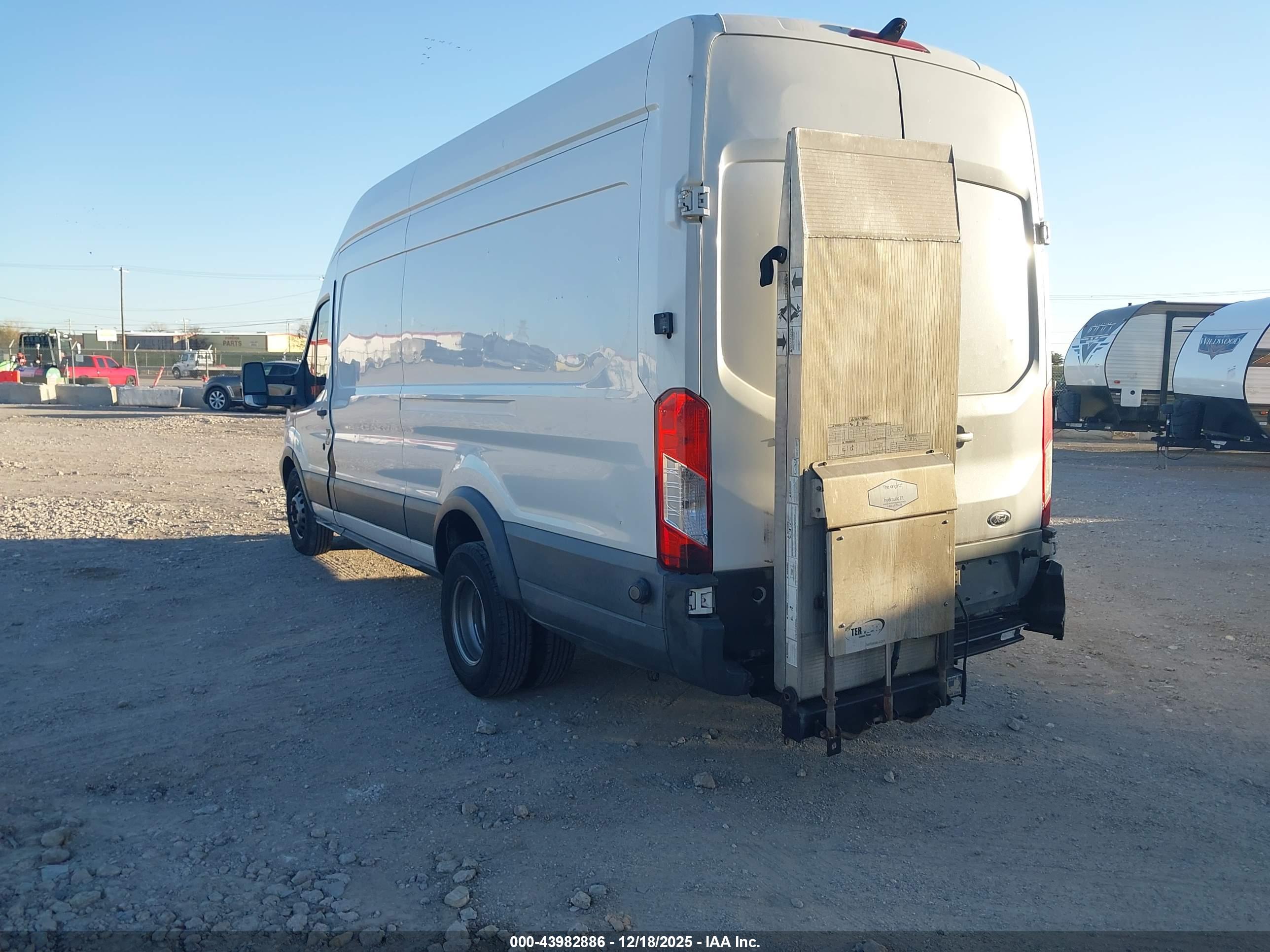 FORD TRANSIT-350 image 3