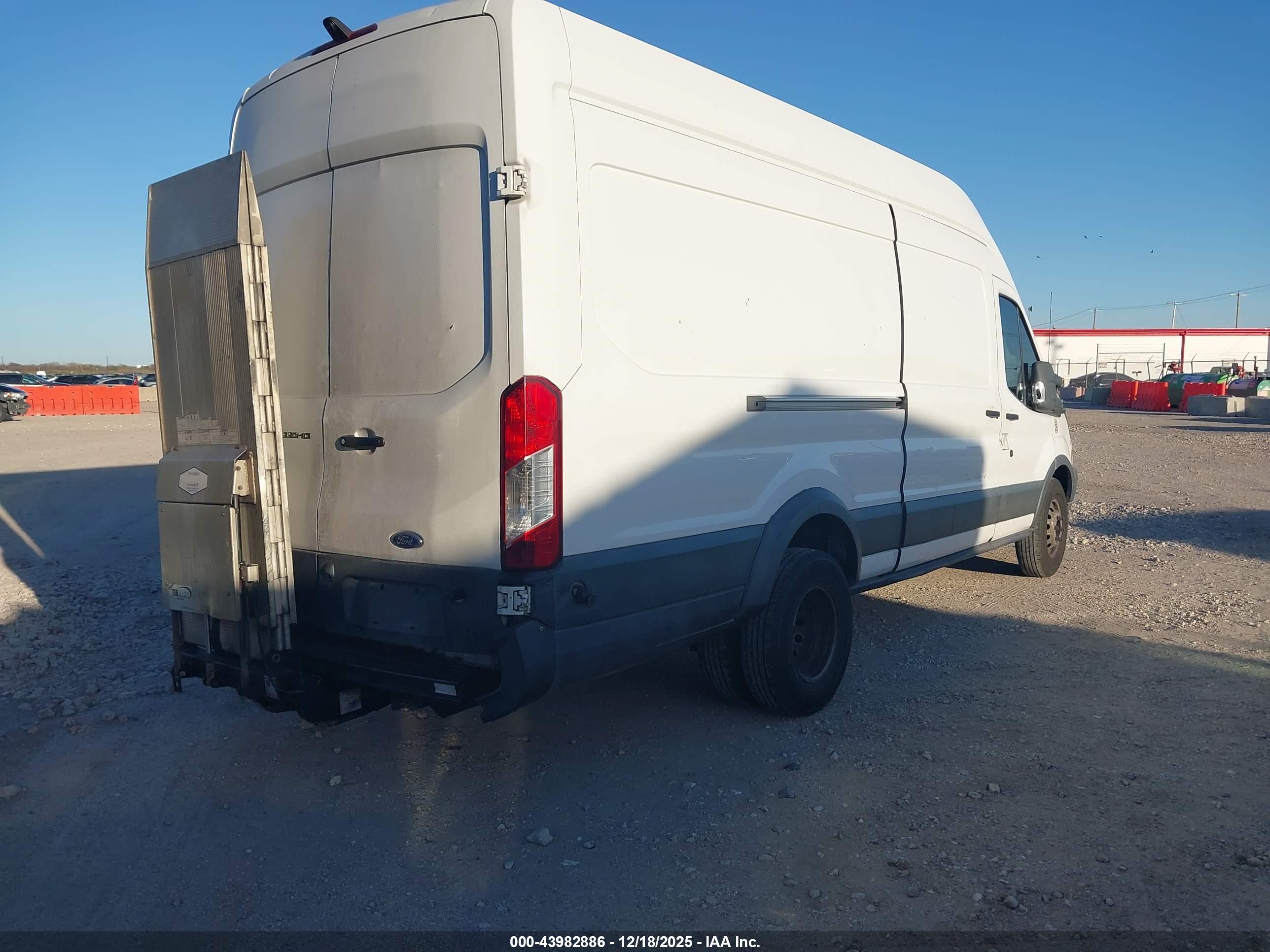FORD TRANSIT-350 image 4