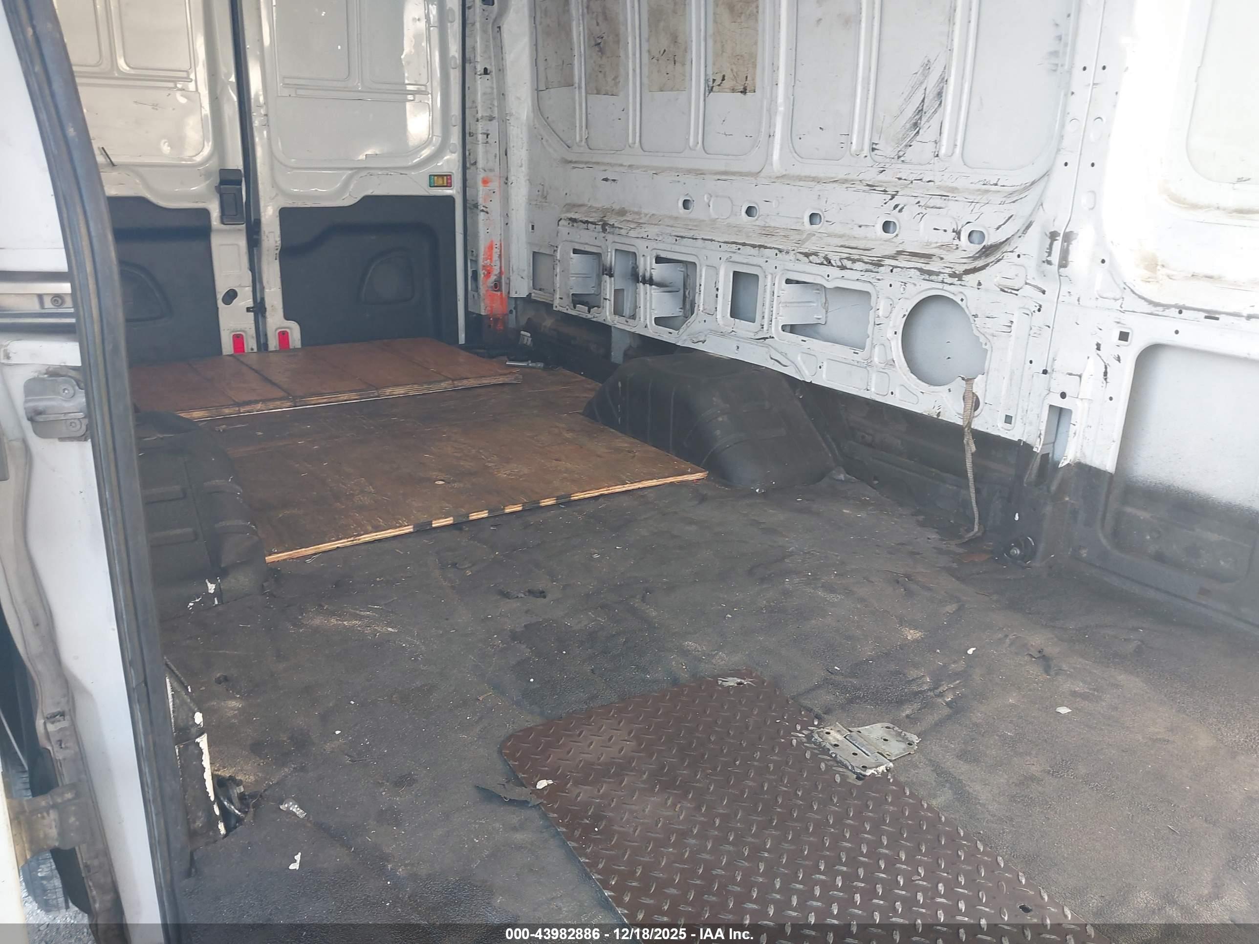 FORD TRANSIT-350 image 7