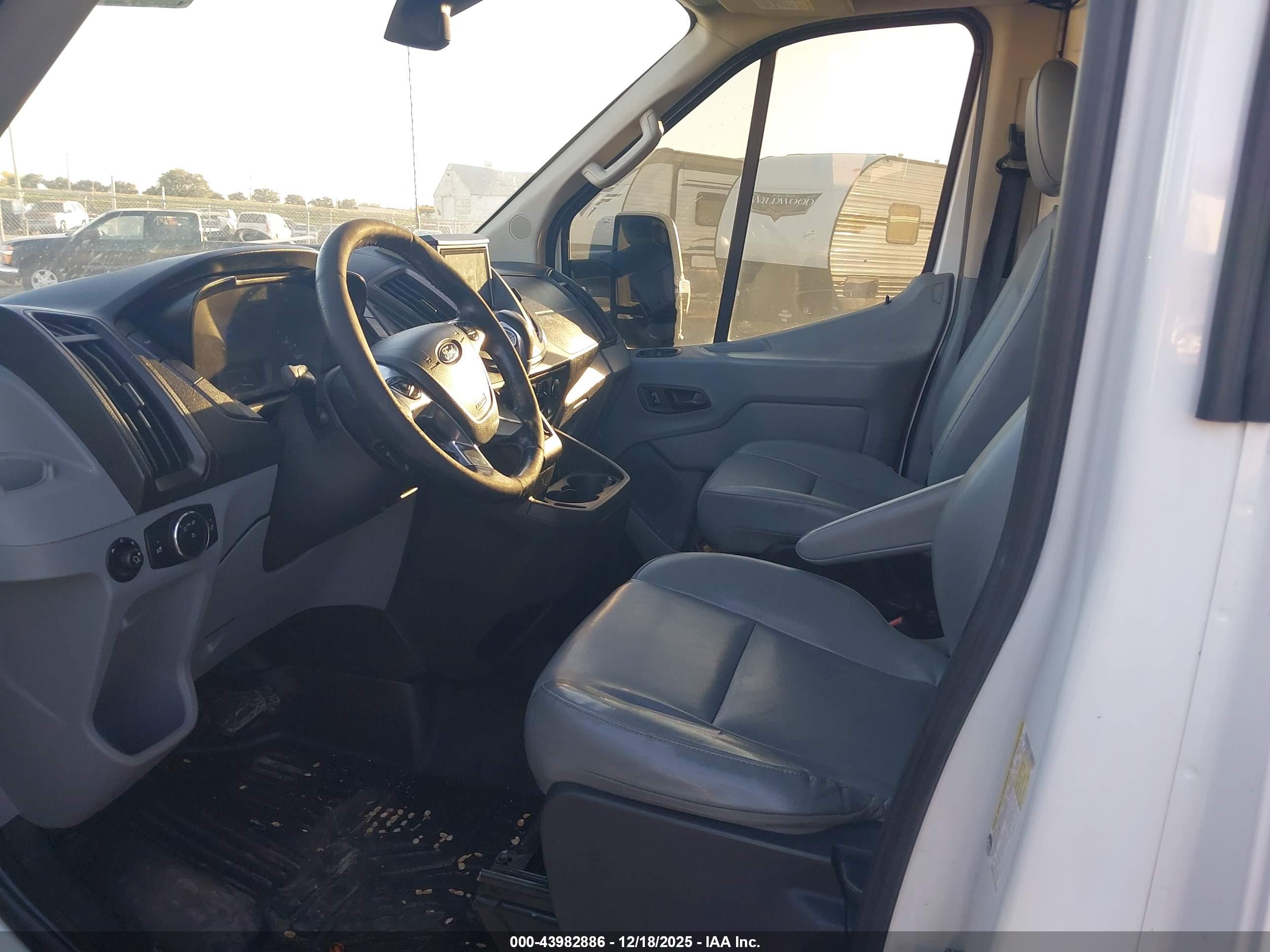 FORD TRANSIT-350 image 8