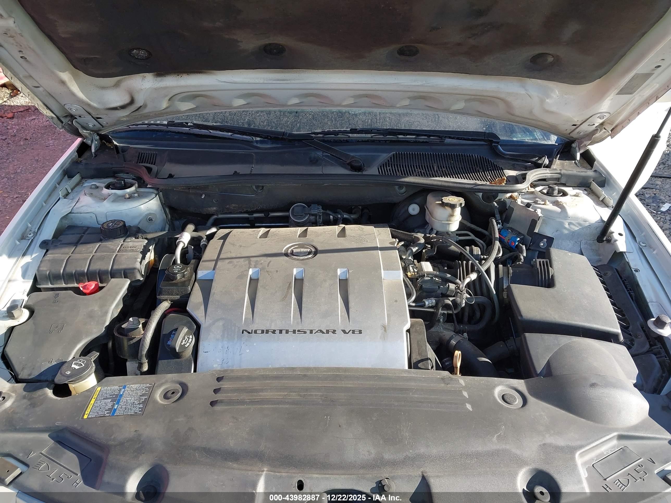 CADILLAC DTS image 10