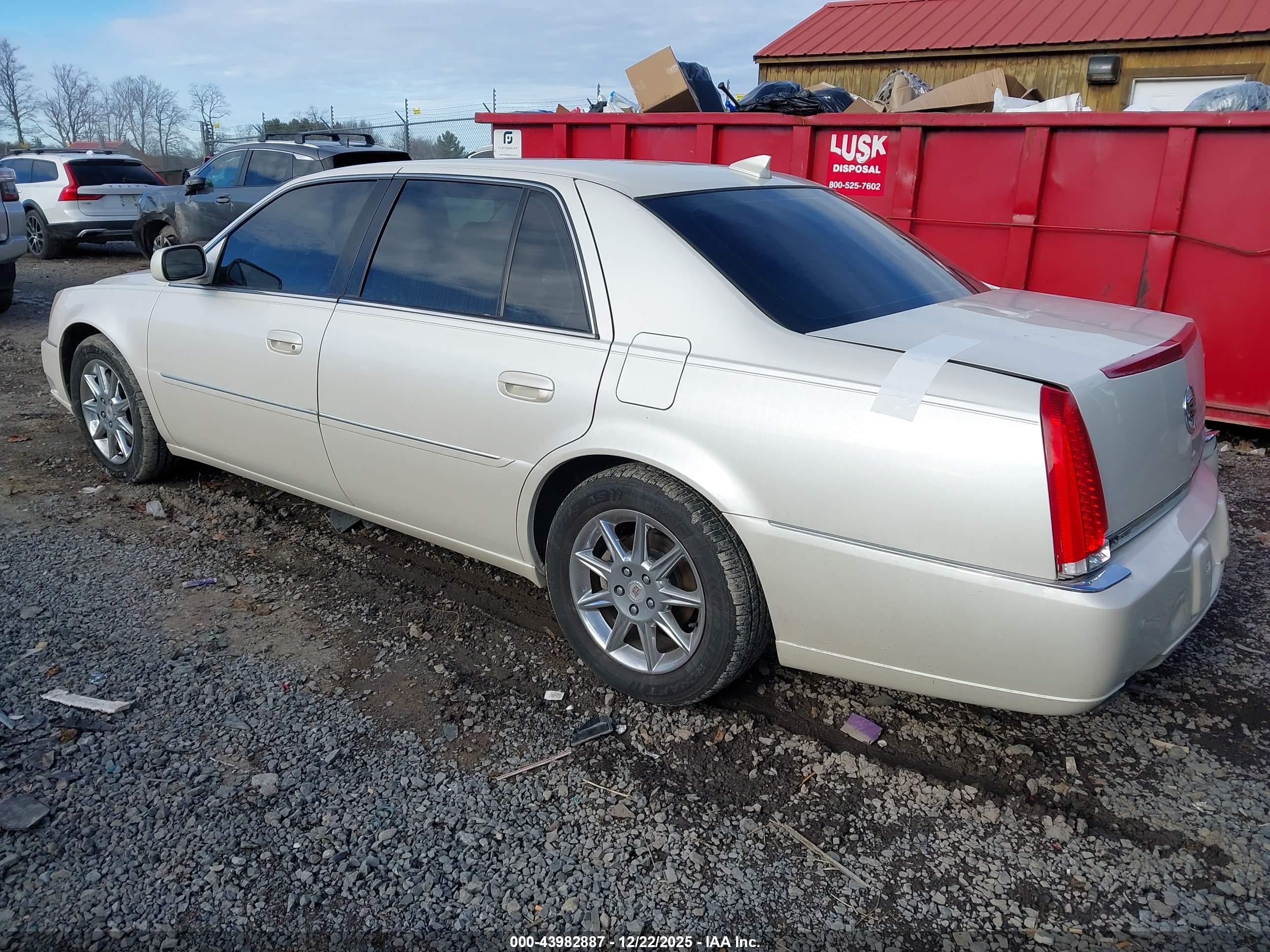 CADILLAC DTS image 3