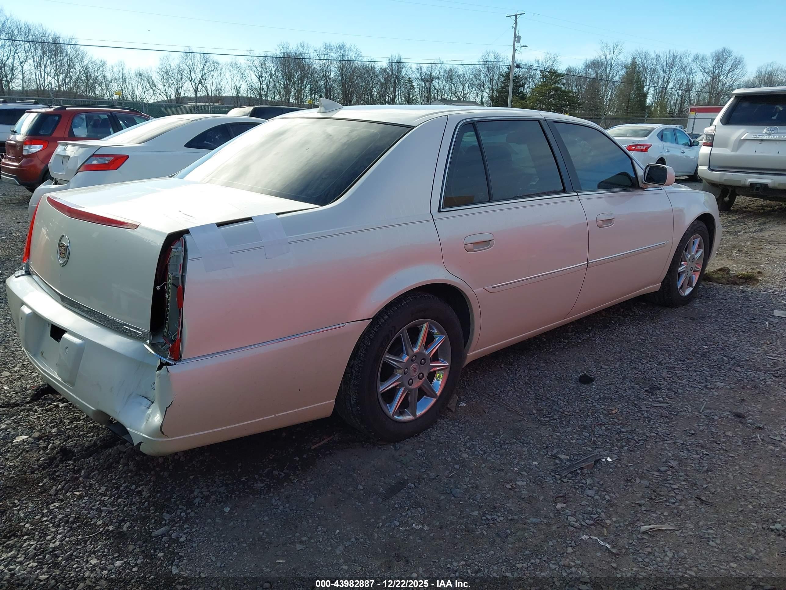 CADILLAC DTS image 4
