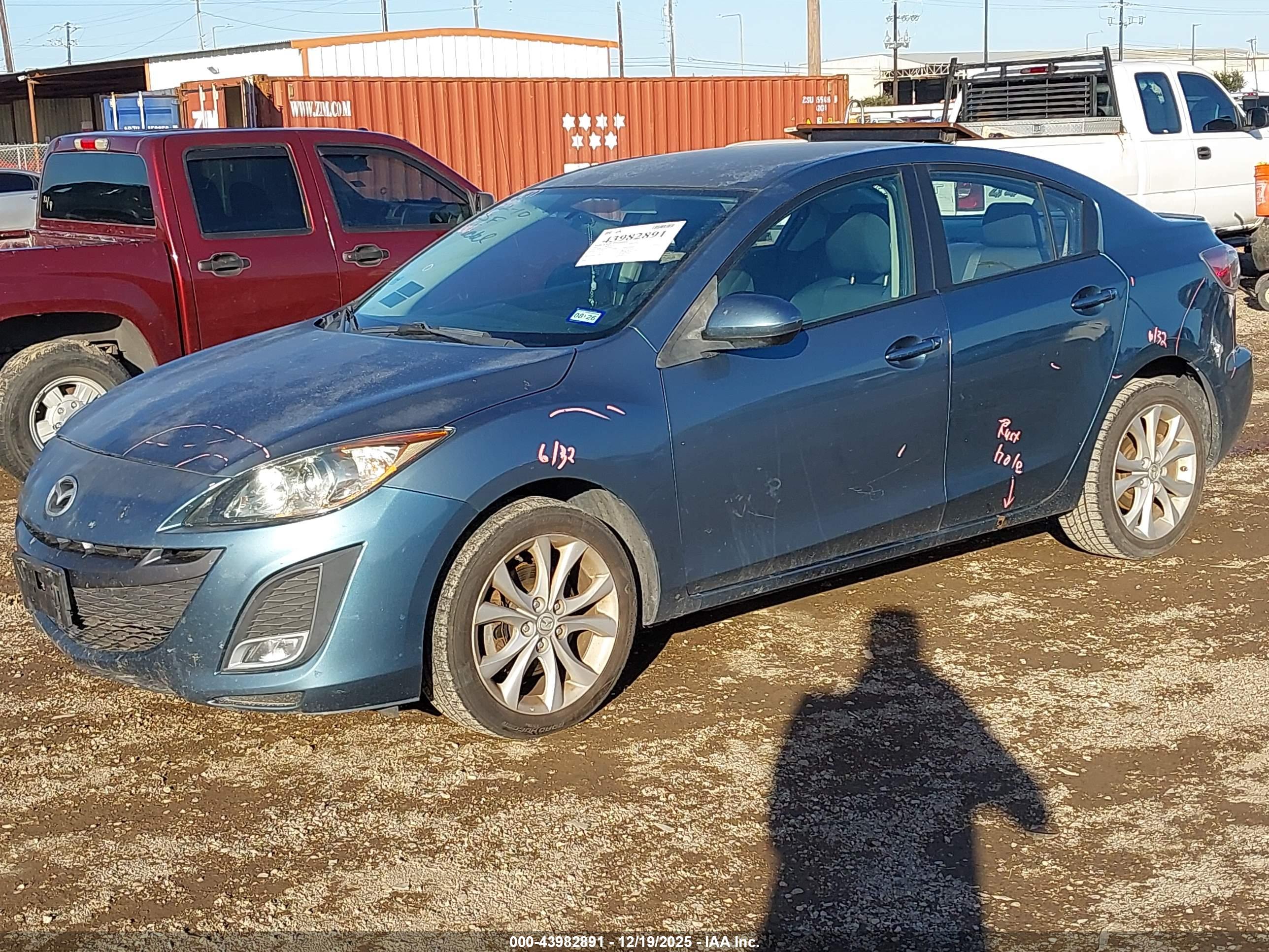 MAZDA MAZDA3 image 2