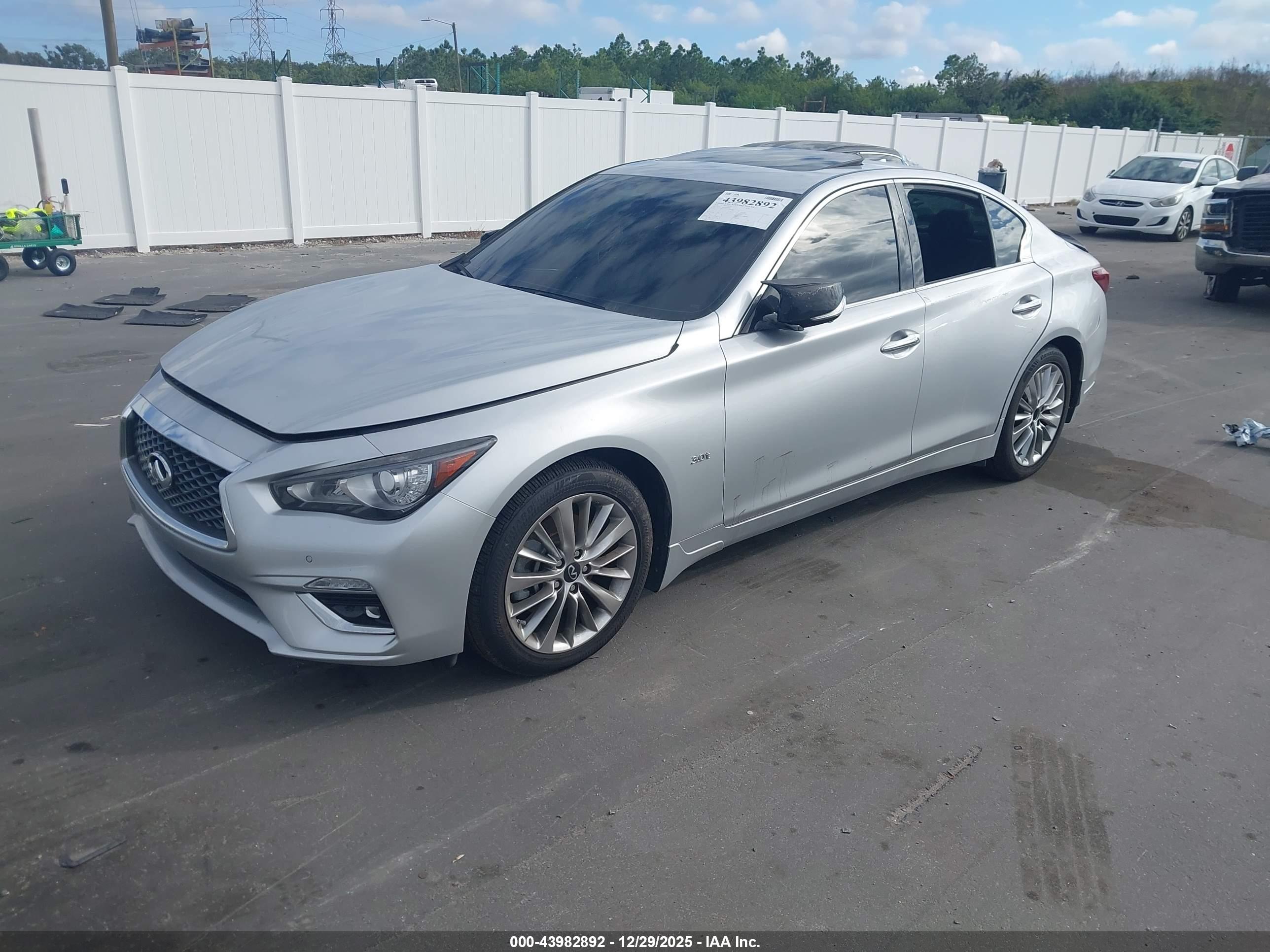 INFINITI Q50 image 2