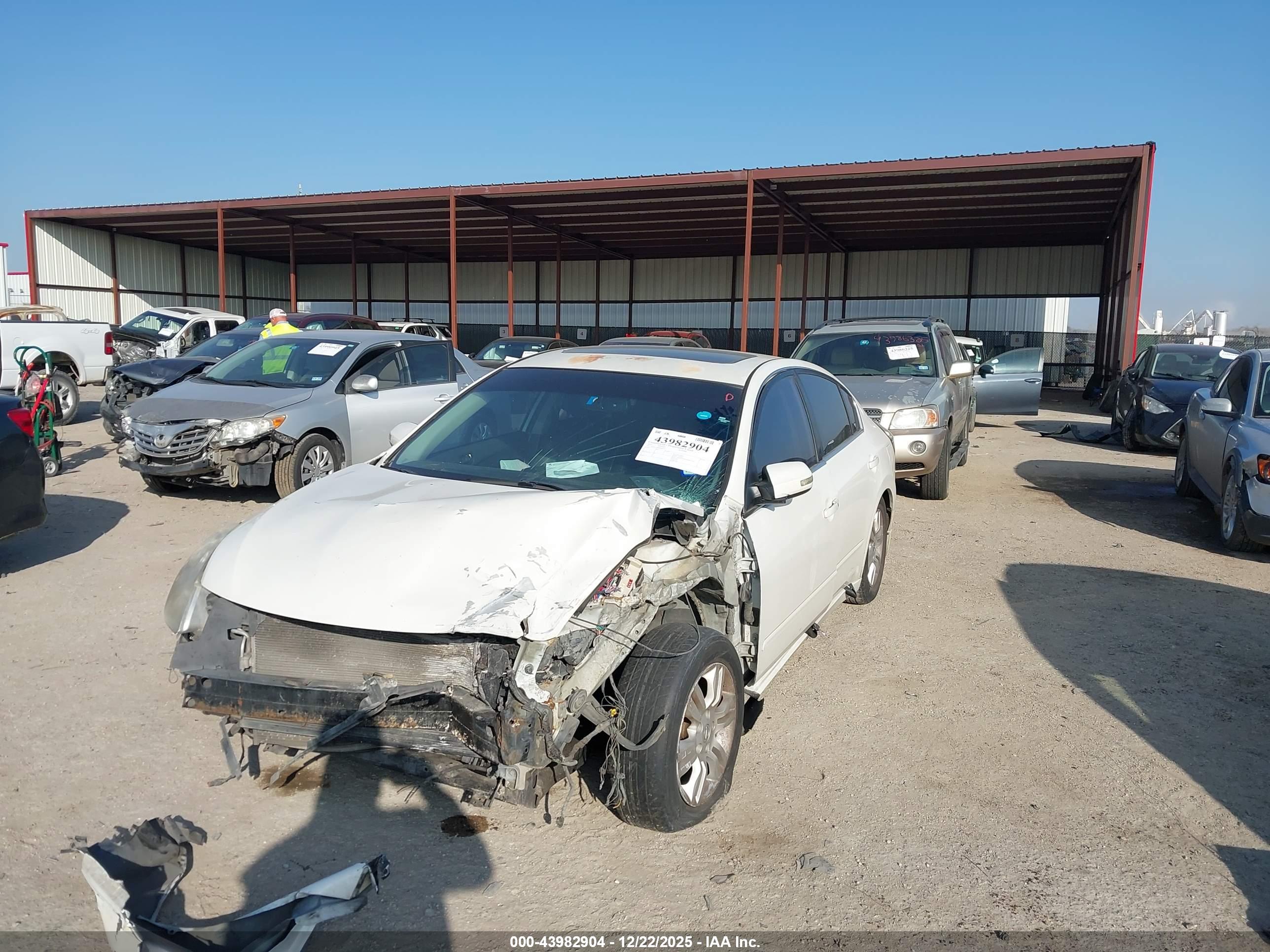 NISSAN ALTIMA image 2