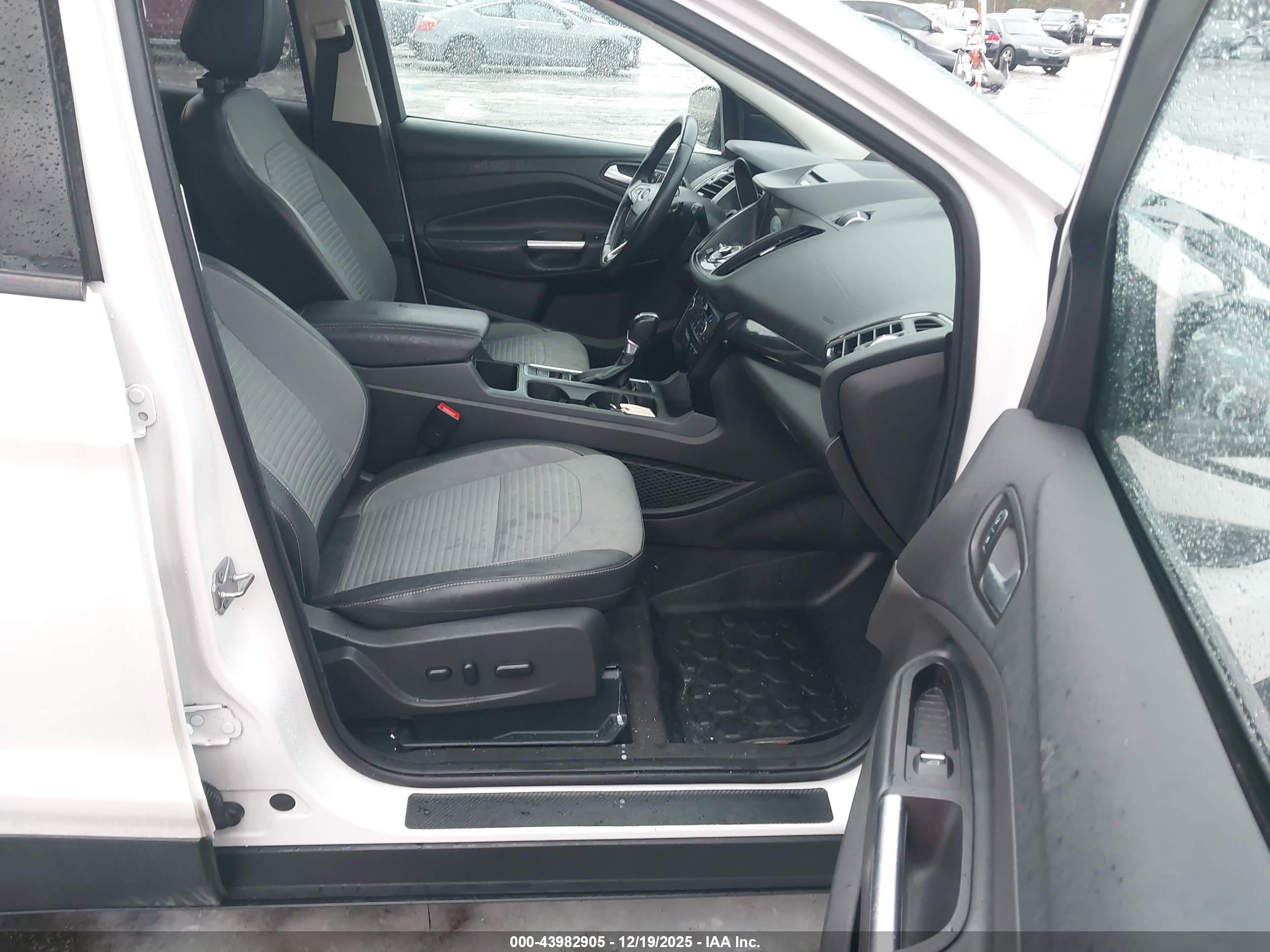 FORD ESCAPE image 5