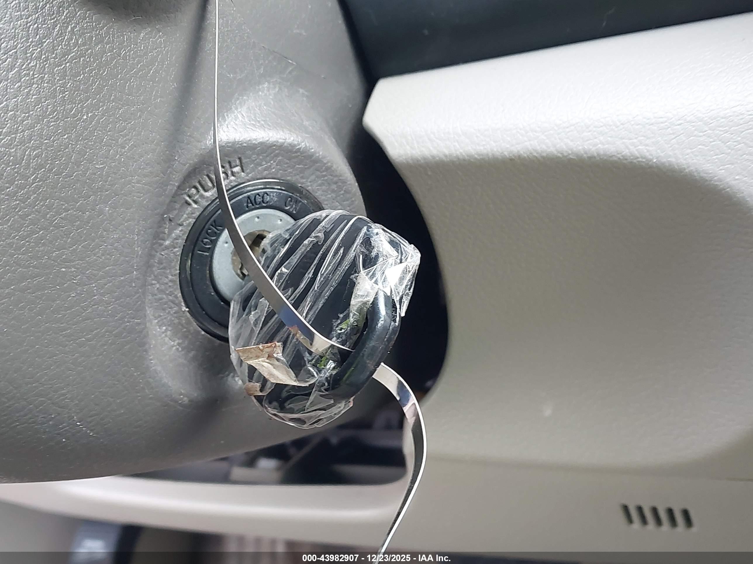 TOYOTA CAMRY image 11