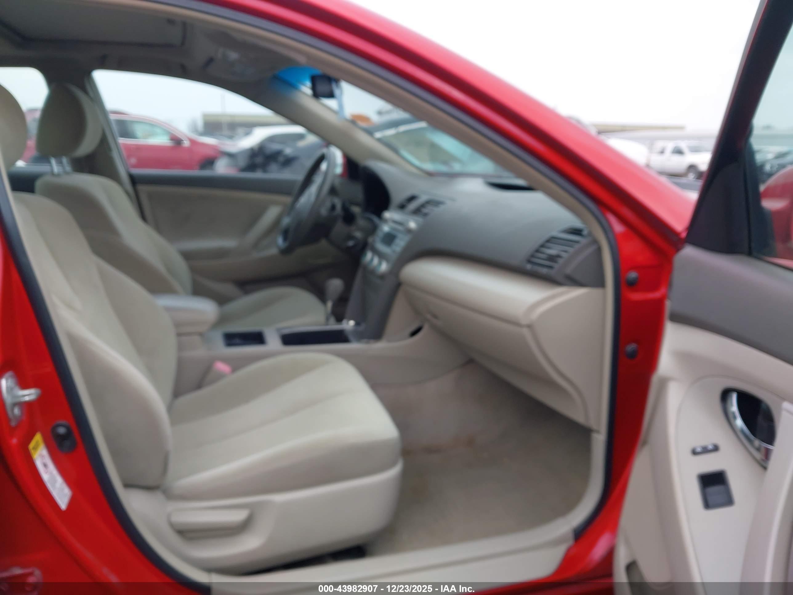 TOYOTA CAMRY image 5