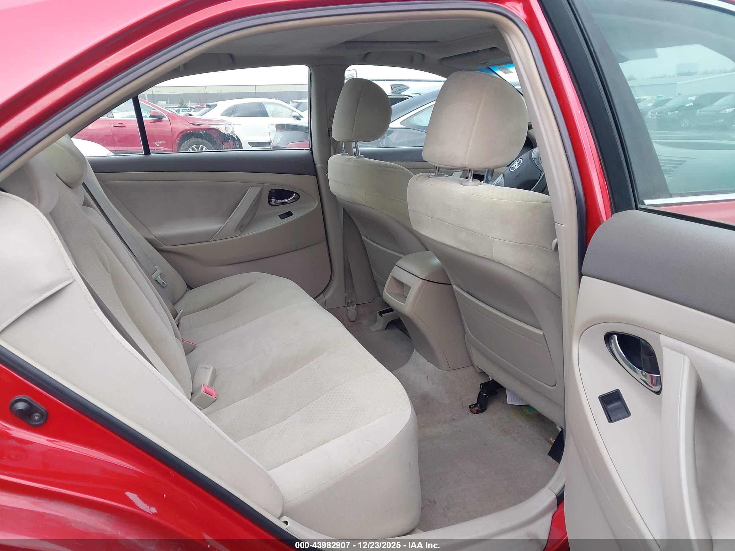 TOYOTA CAMRY image 8