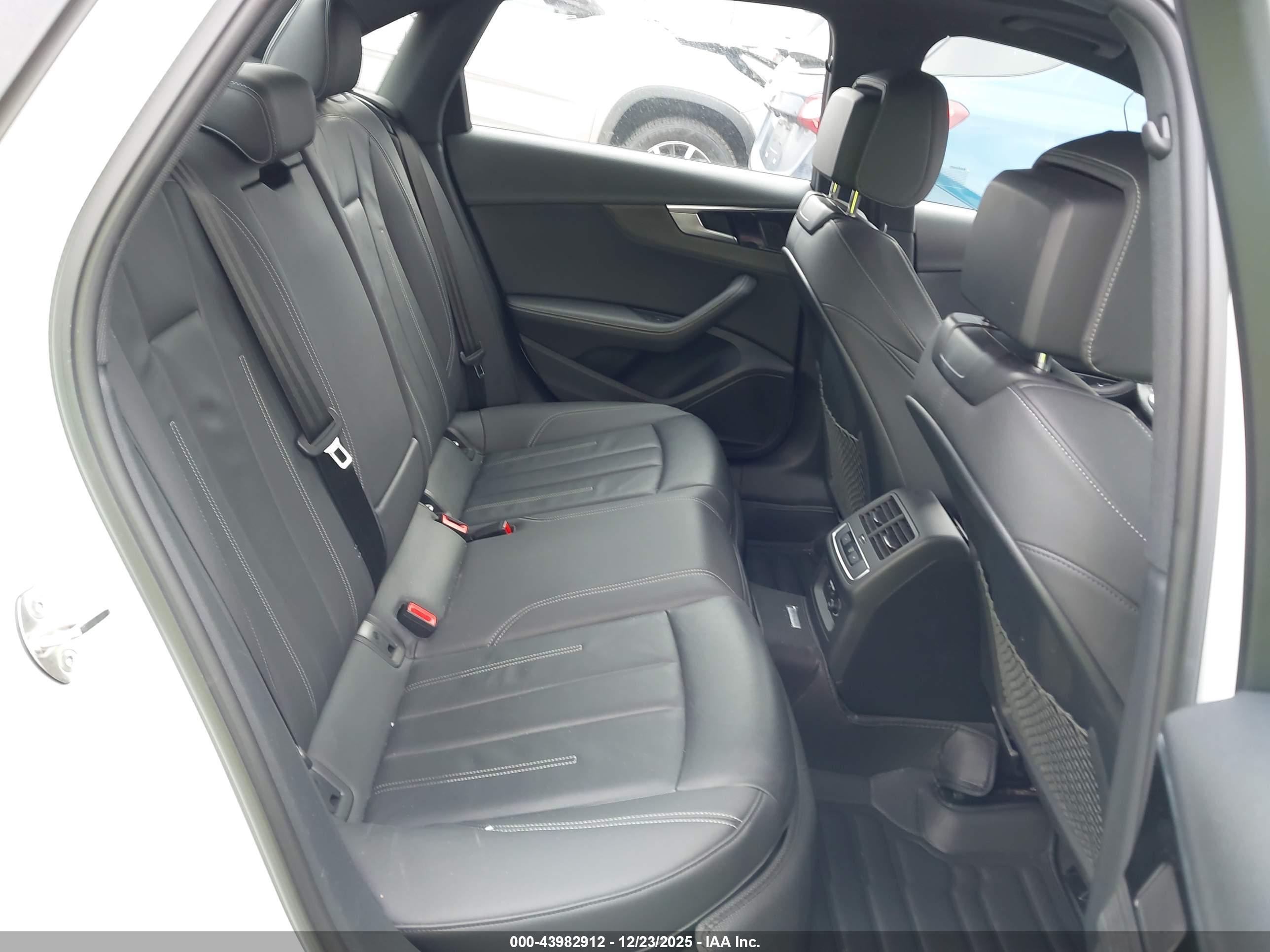 AUDI A4 image 8