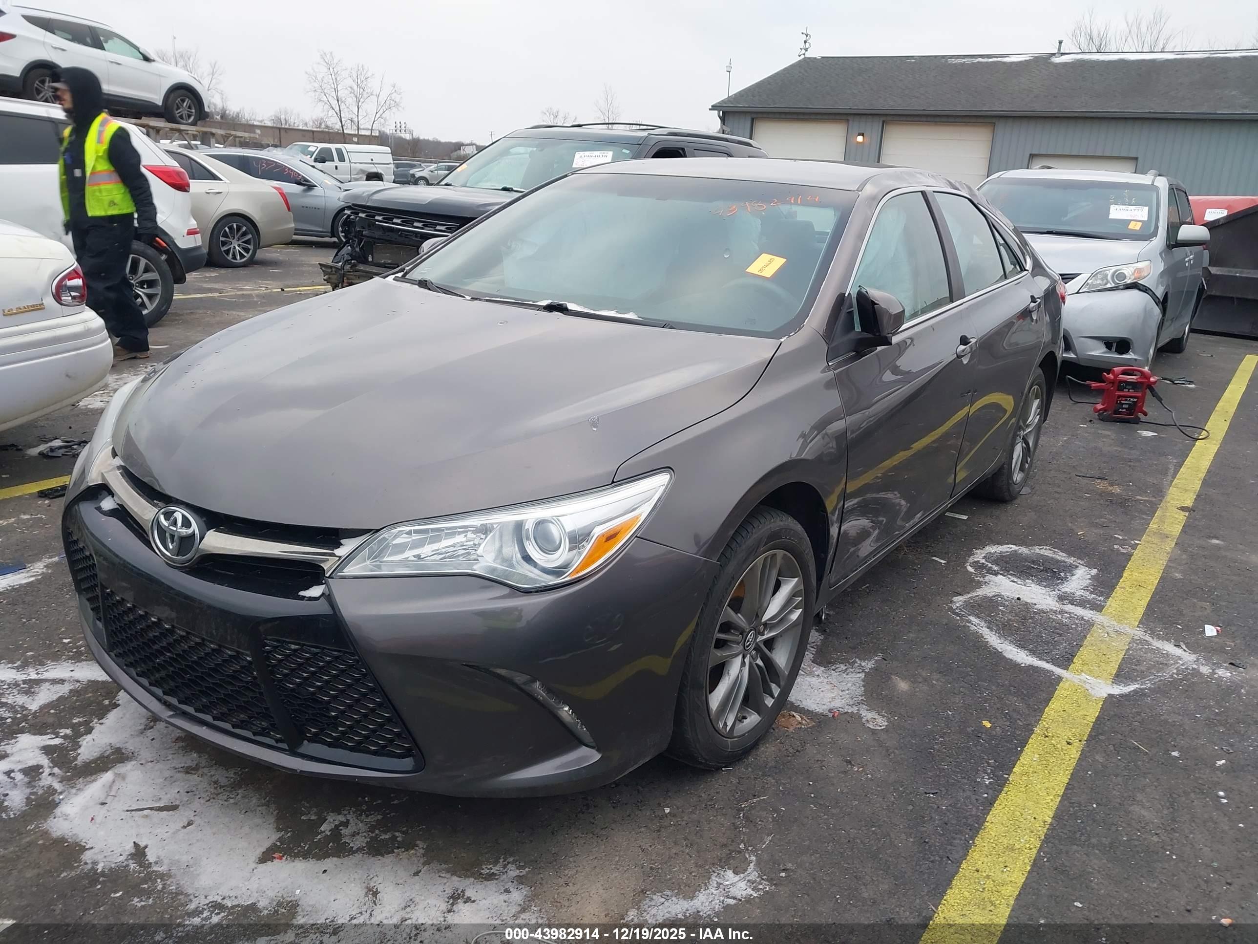 TOYOTA CAMRY image 2
