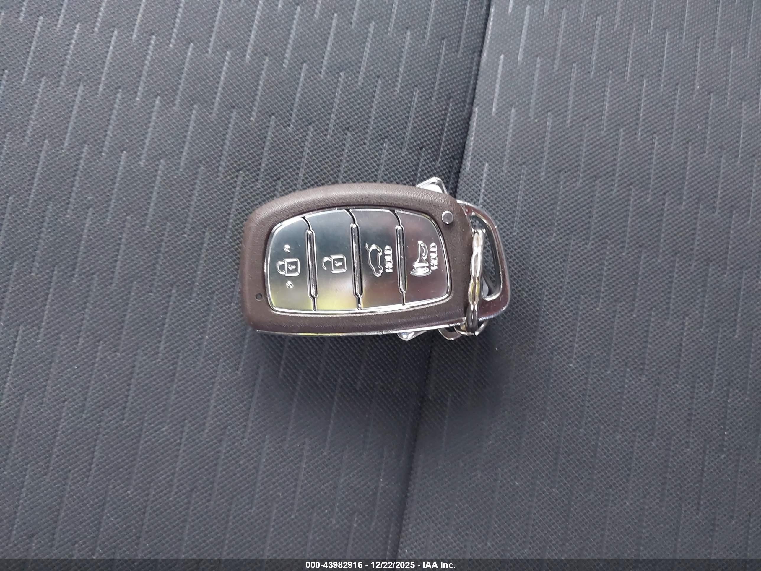 HYUNDAI TUCSON image 11